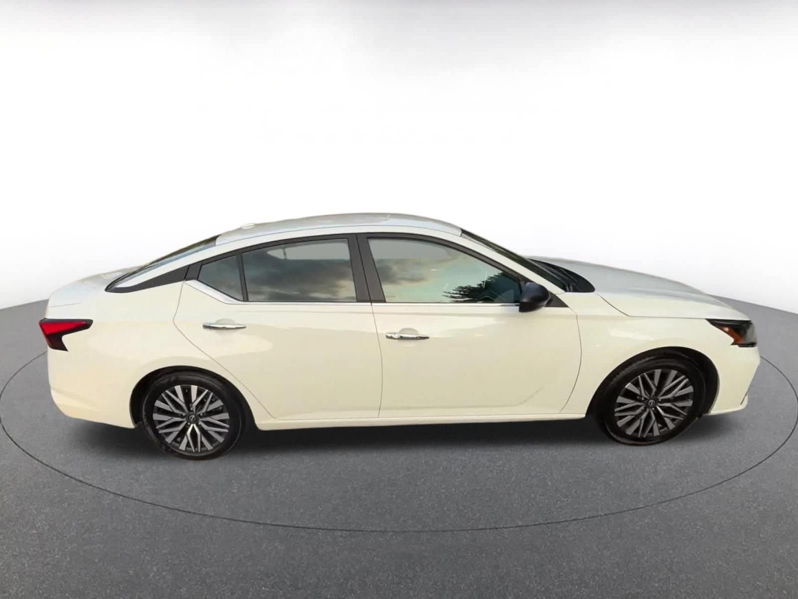 Thumbnail: 2025 Nissan Altima - 16