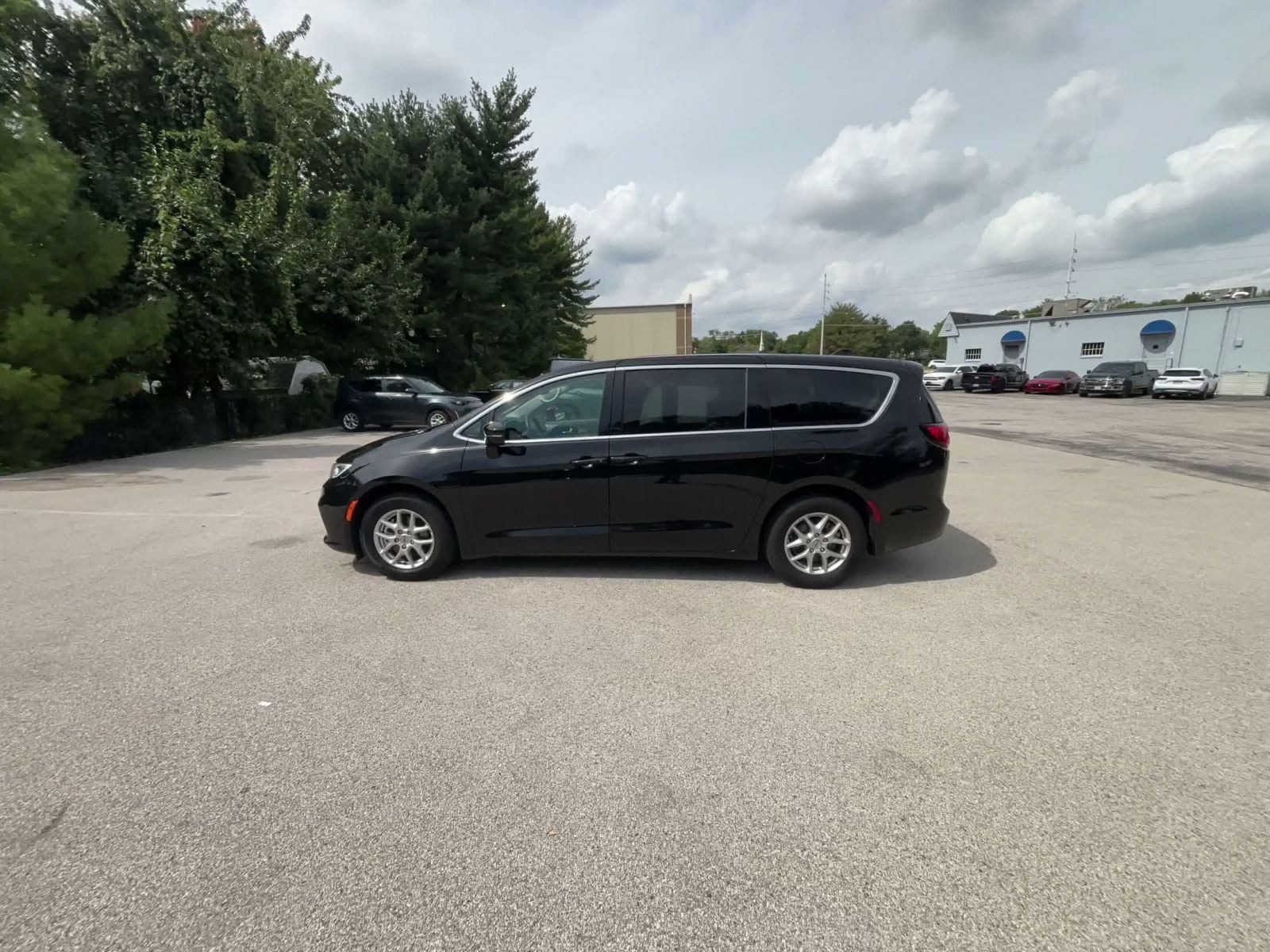 Thumbnail: 2024 Chrysler Pacifica - 8