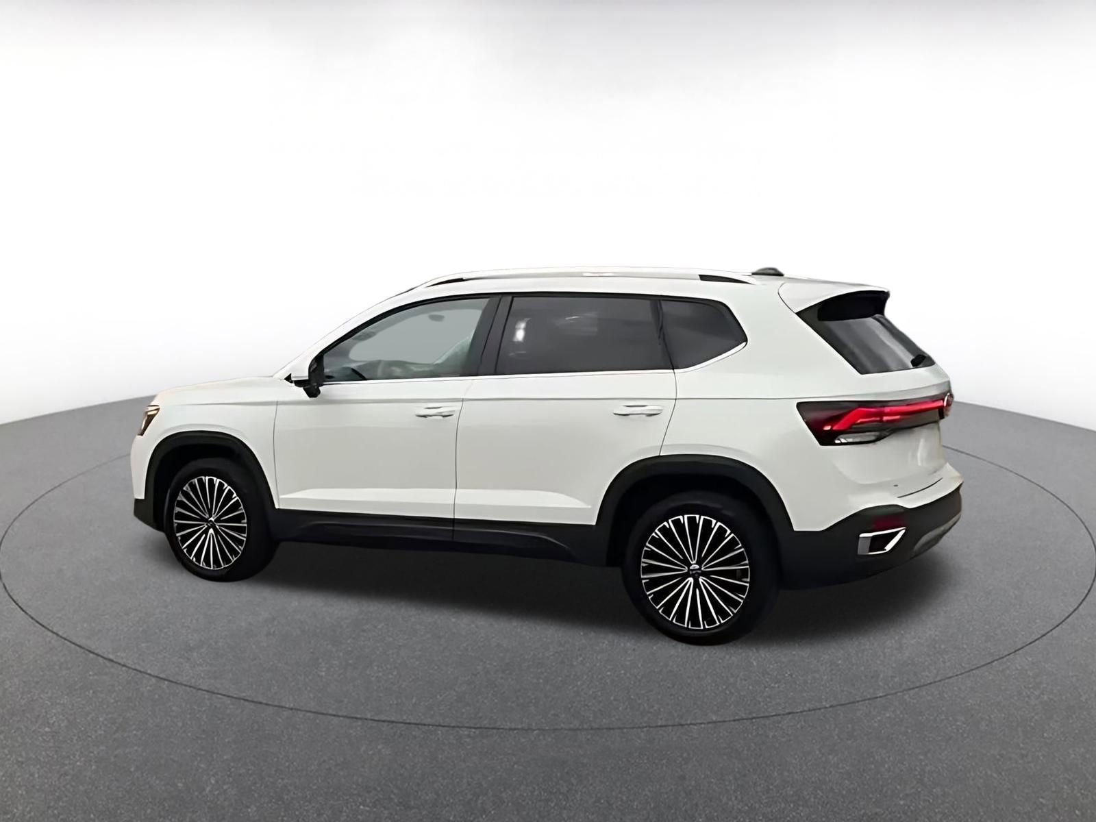 Thumbnail: 2025 Volkswagen Taos - 8