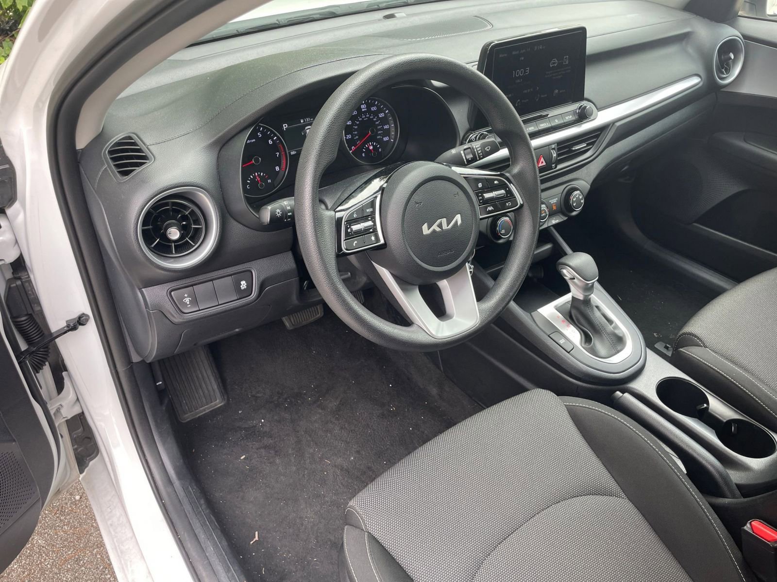 2024 Kia Forte LXS 33