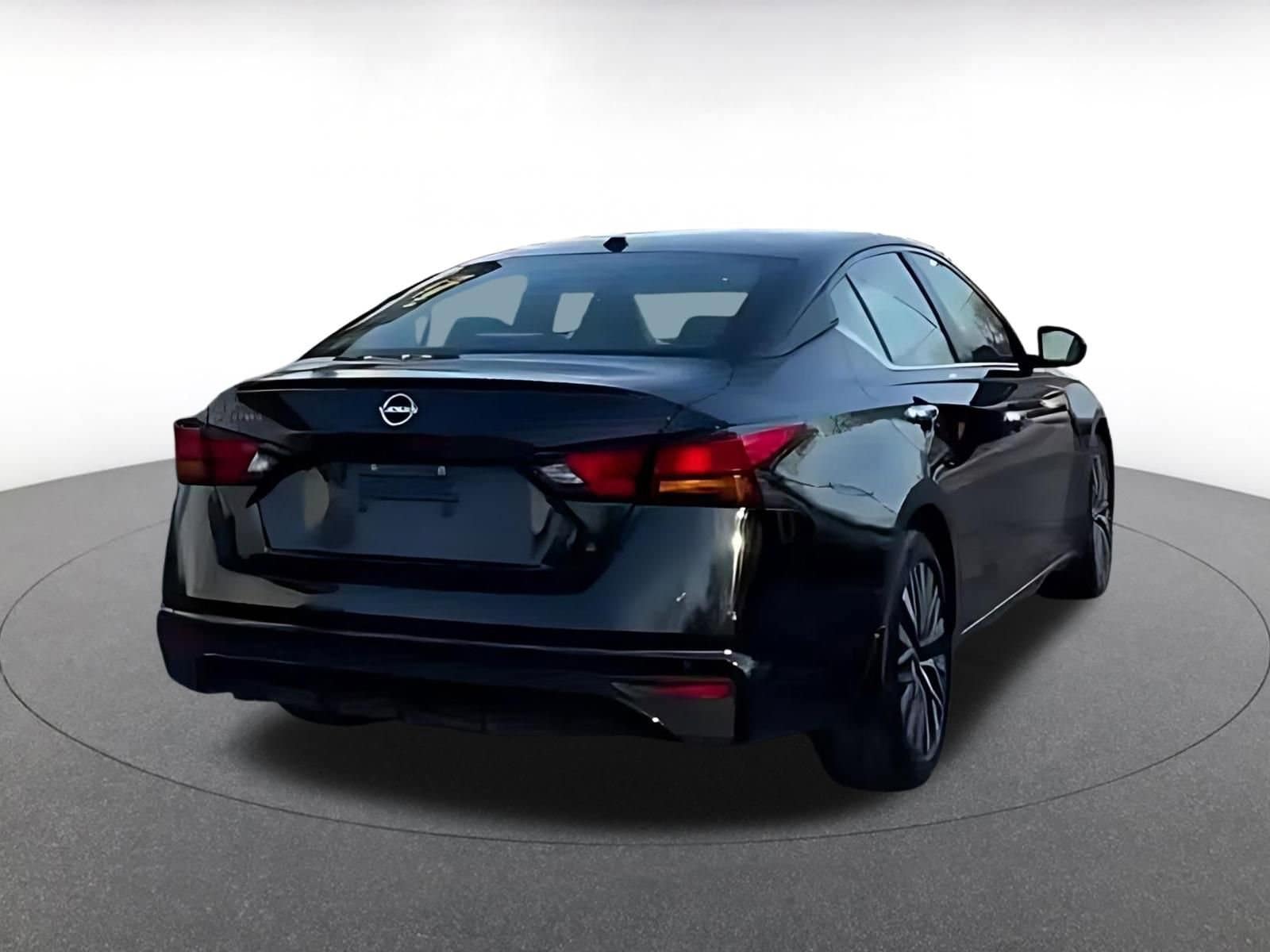 Thumbnail: 2025 Nissan Altima - 12