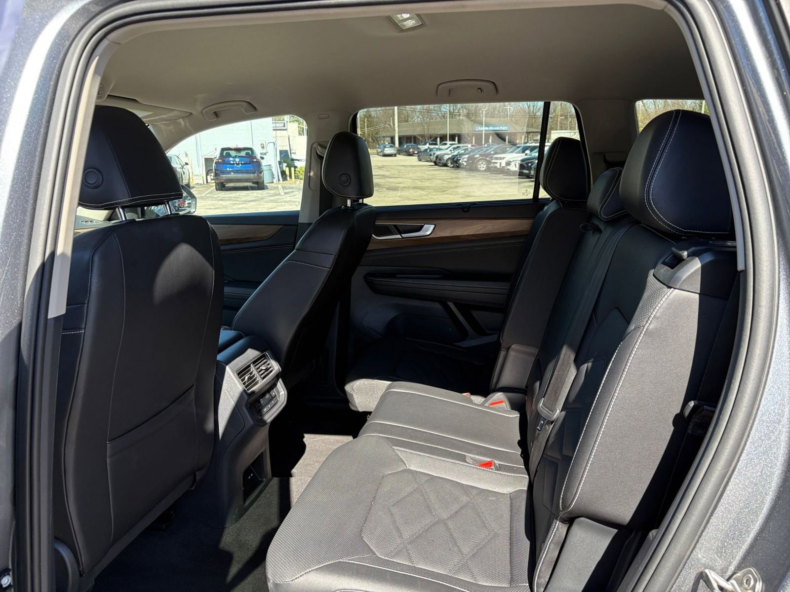 Thumbnail: 2025 Volkswagen Atlas - 25