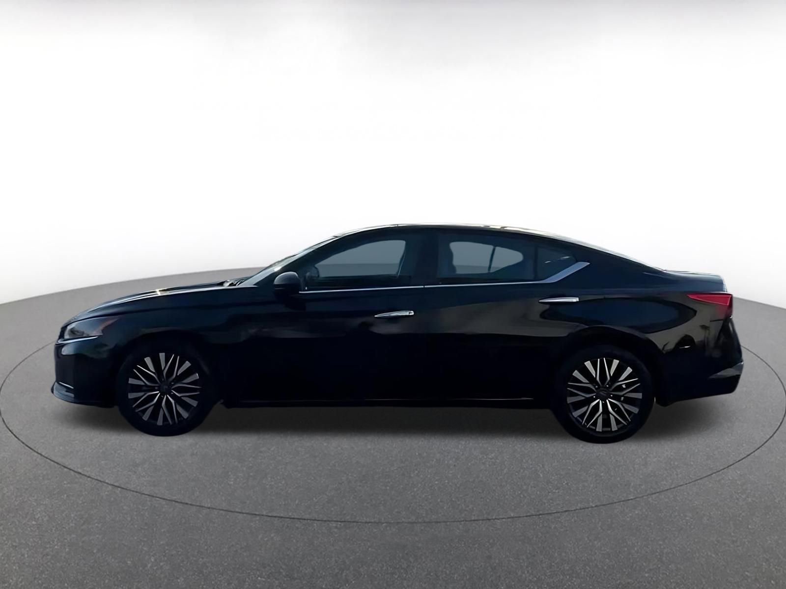 Thumbnail: 2025 Nissan Altima - 8