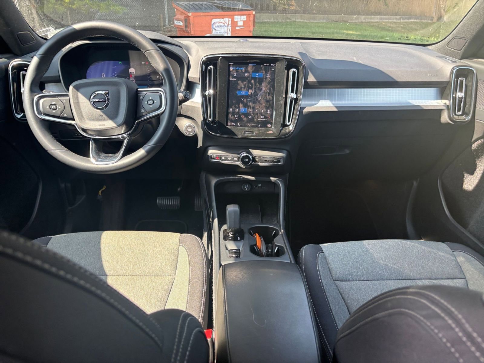 Thumbnail: 2024 Volvo XC40 - 31