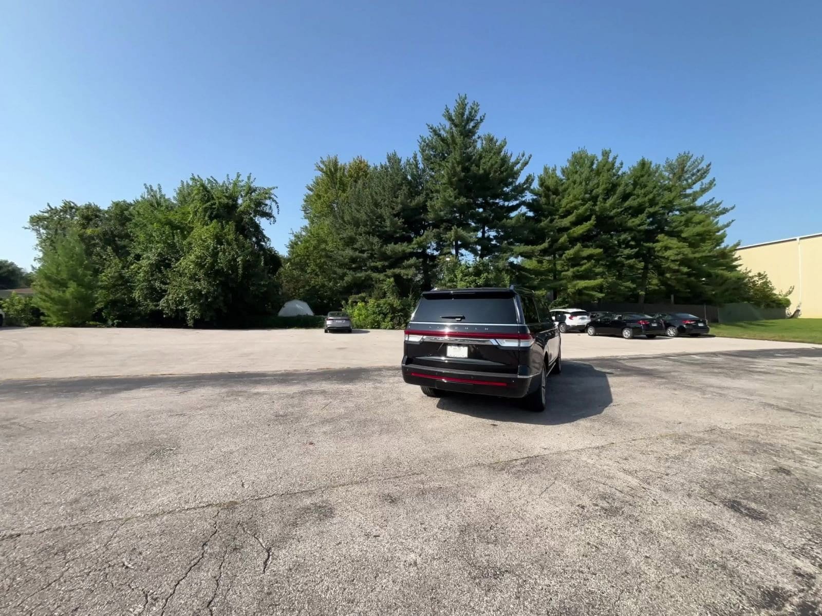Thumbnail: 2024 Lincoln Navigator L - 16