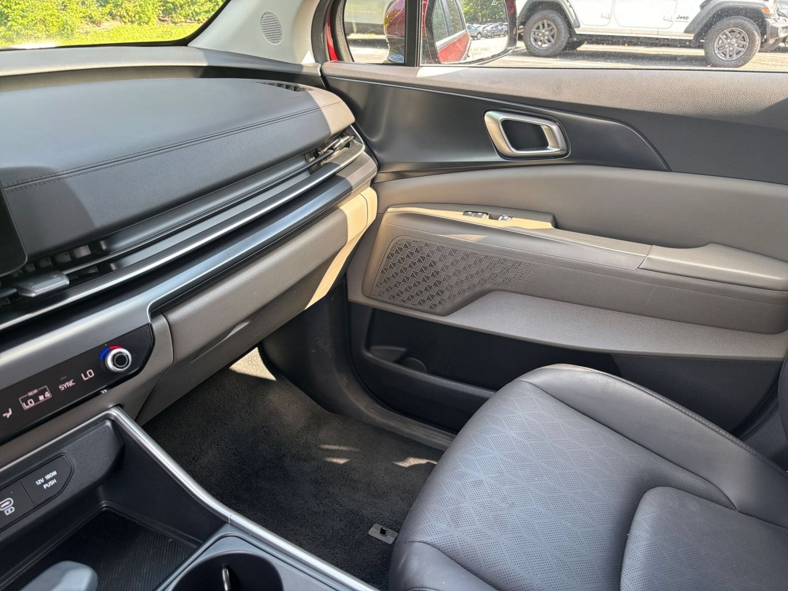 Thumbnail: 2026 Kia Carnival - 32