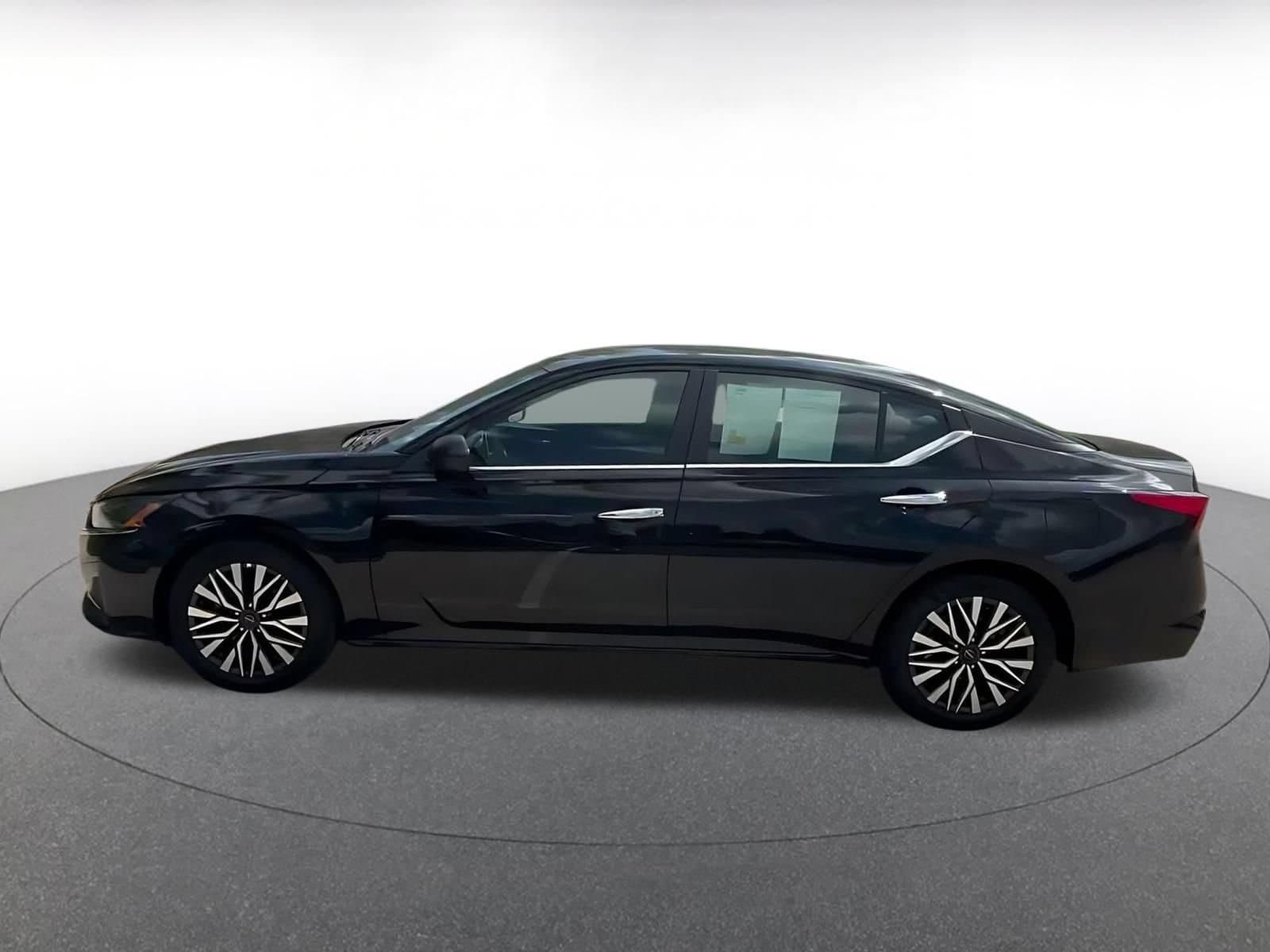 Thumbnail: 2025 Nissan Altima - 8