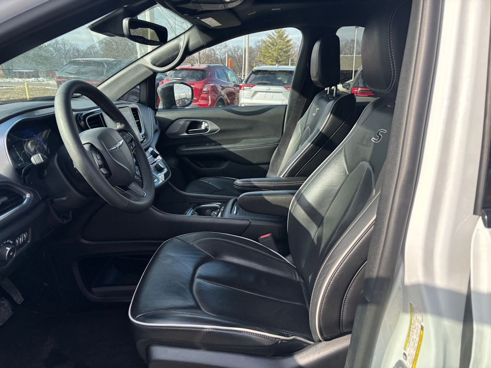 Thumbnail: 2025 Chrysler Pacifica - 28