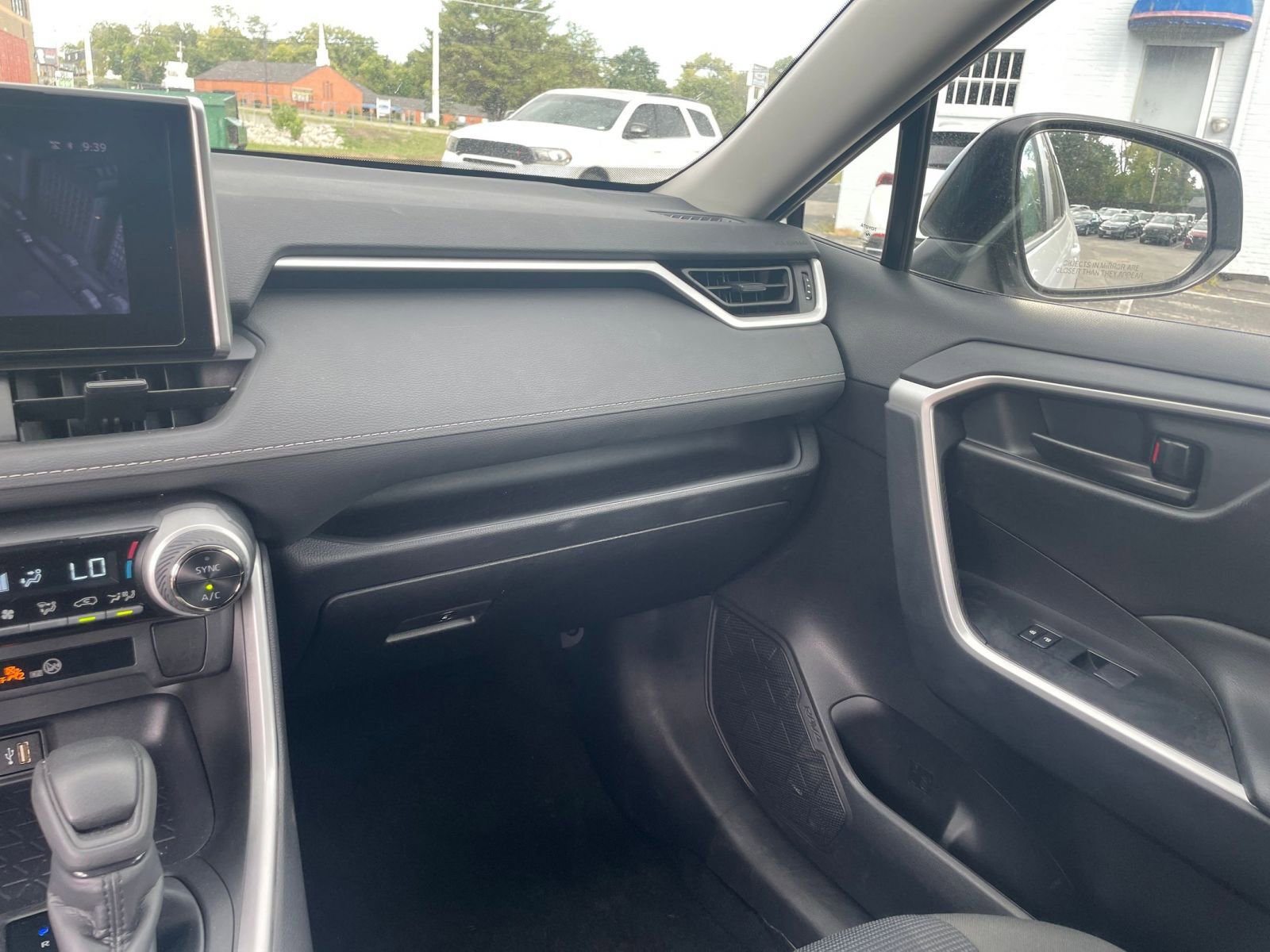 Thumbnail: 2025 Toyota RAV4 - 33