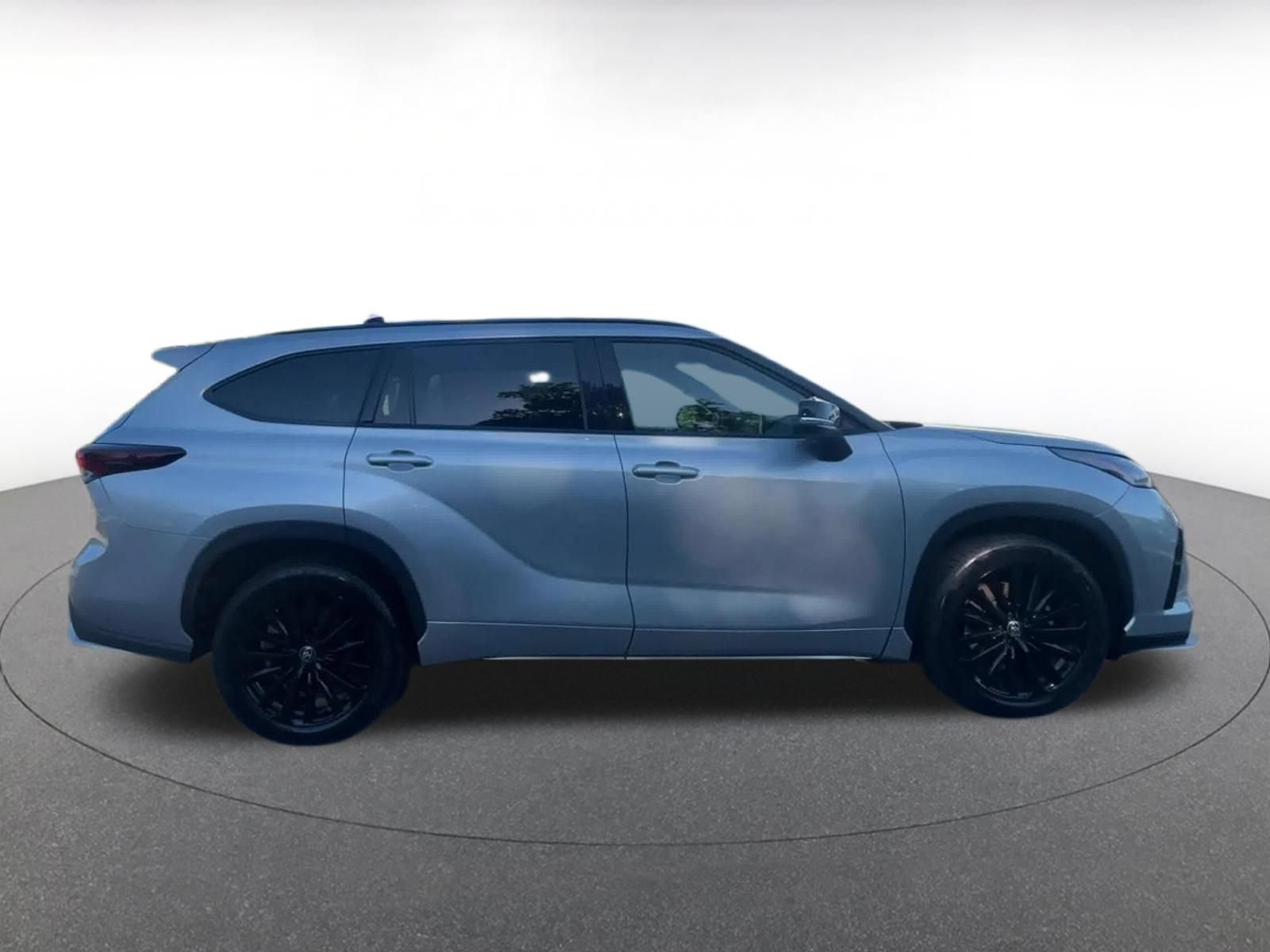 Thumbnail: 2025 Toyota Highlander - 16