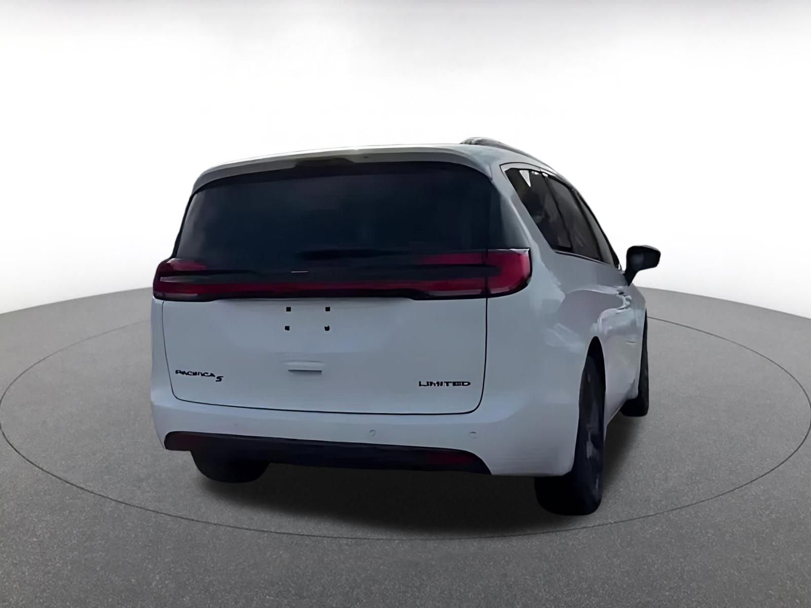 Thumbnail: 2025 Chrysler Pacifica - 14