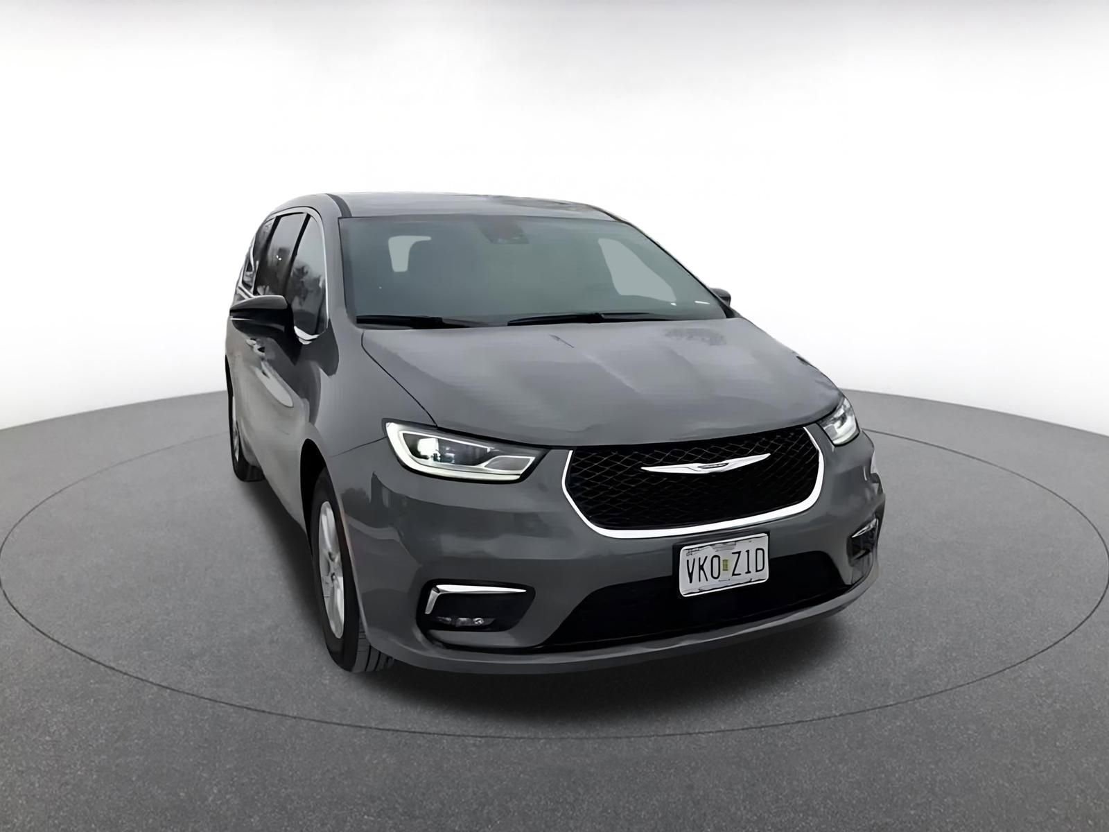 Thumbnail: 2025 Chrysler Pacifica - 3