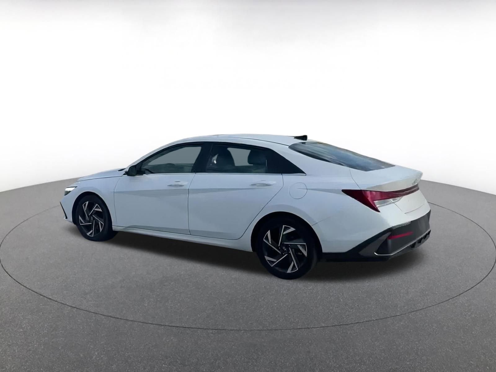 Thumbnail: 2025 Hyundai Elantra - 4
