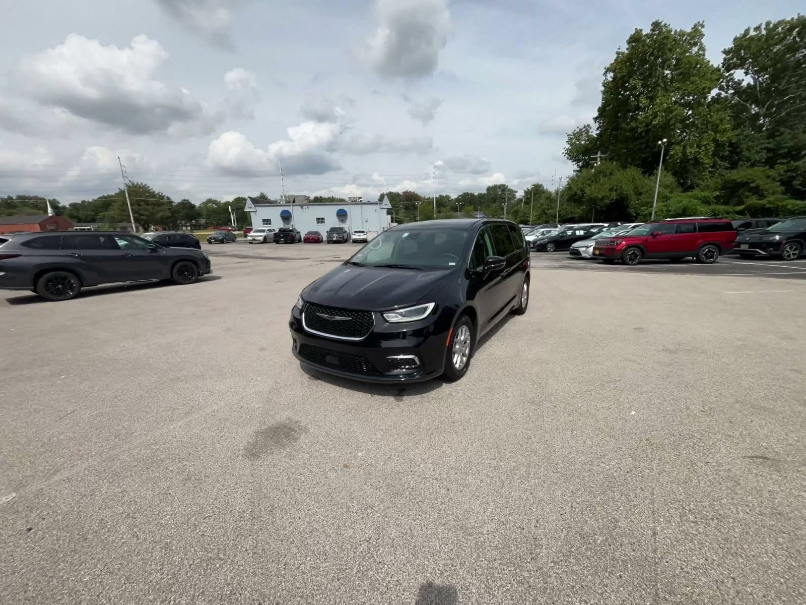 Thumbnail: 2024 Chrysler Pacifica - 6