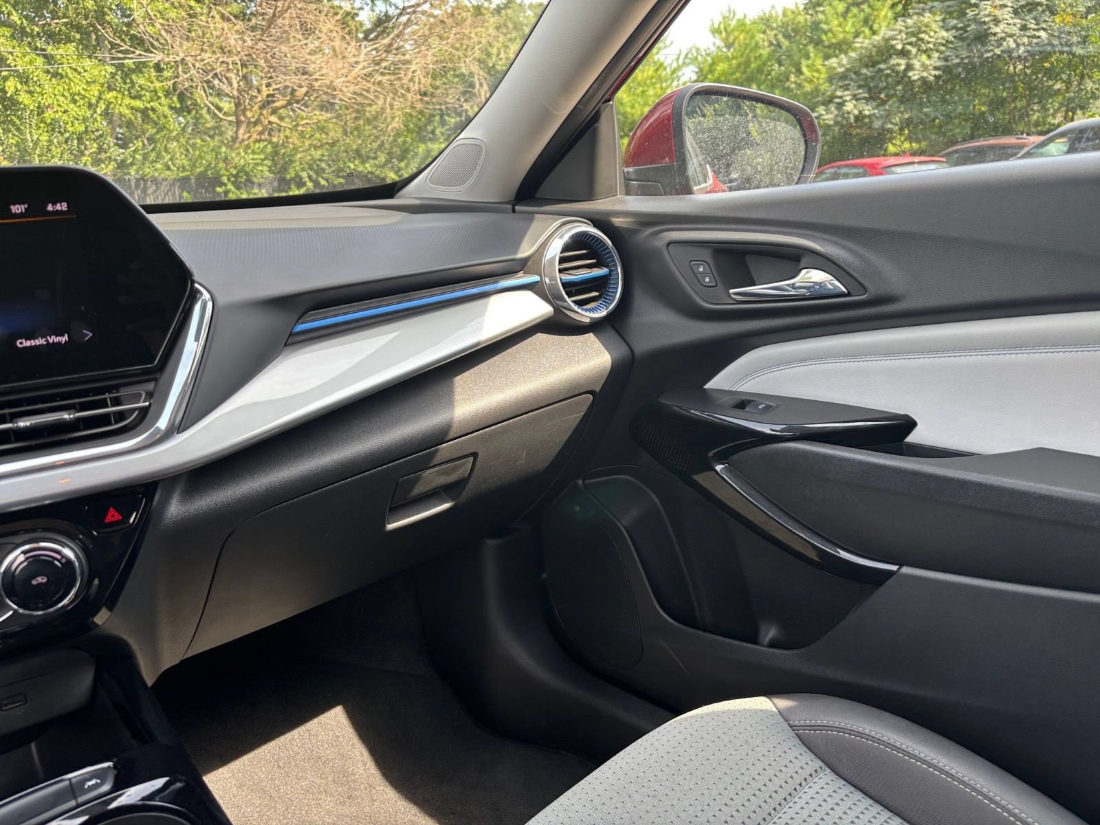 Thumbnail: 2025 Chevrolet Trax - 33