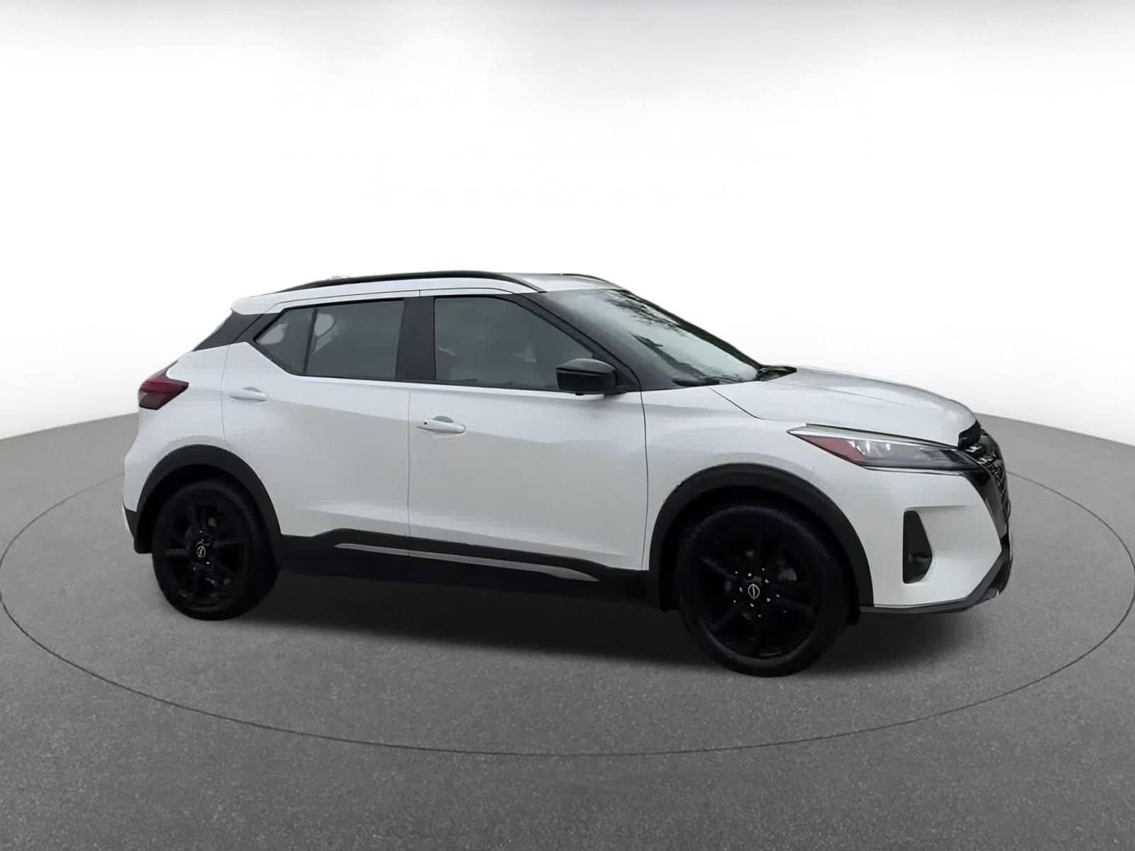 Thumbnail: 2023 Nissan Kicks - 2