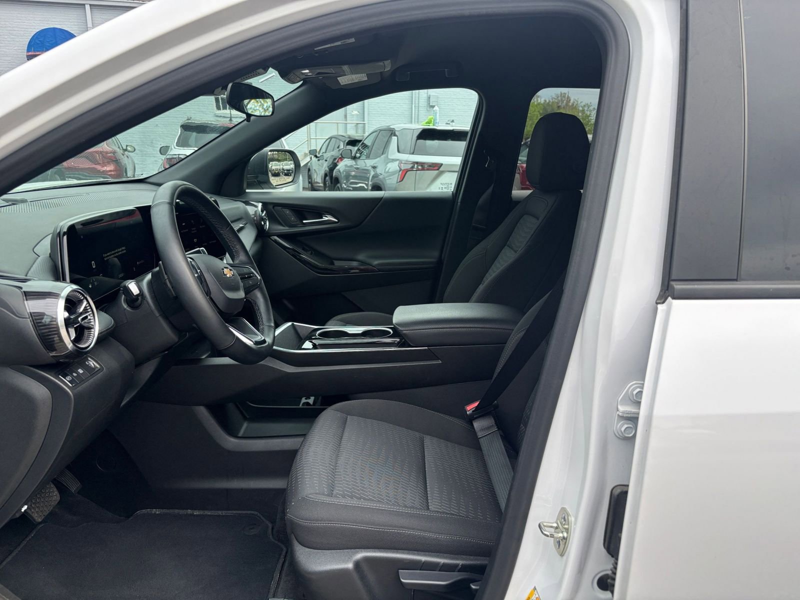 Thumbnail: 2025 Chevrolet Equinox - 24