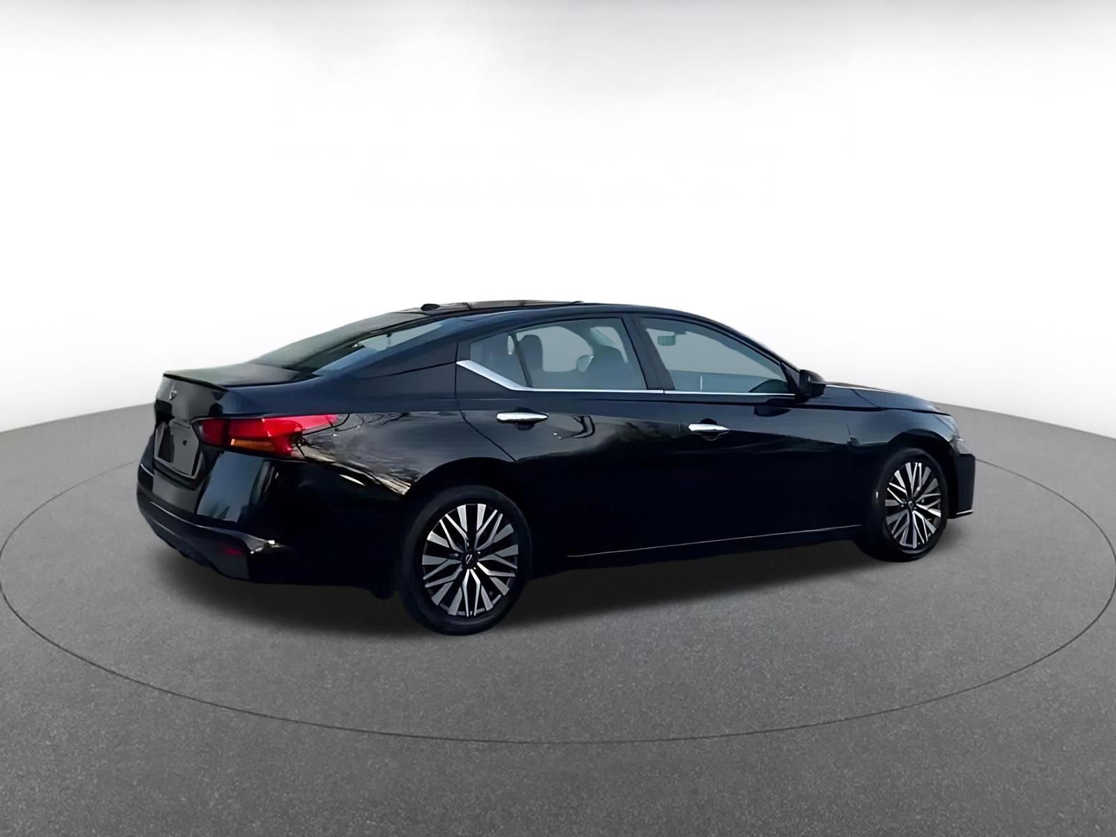 Thumbnail: 2025 Nissan Altima - 14