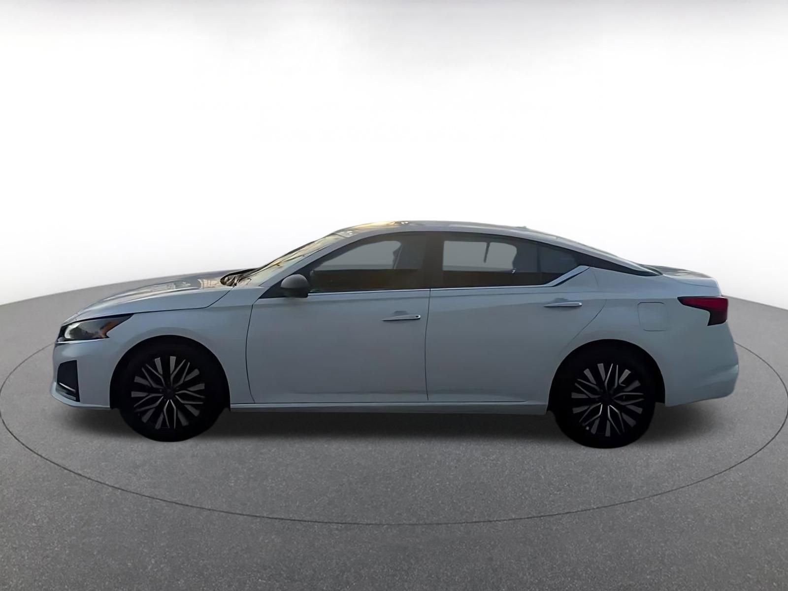 Thumbnail: 2025 Nissan Altima - 8