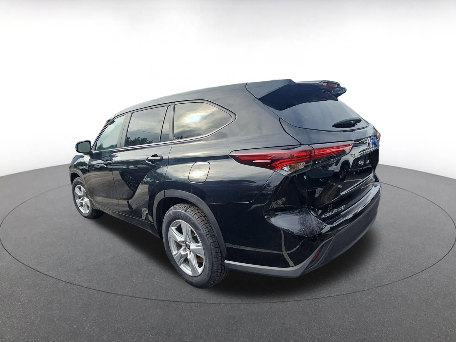 Thumbnail: 2025 Toyota Highlander - 4