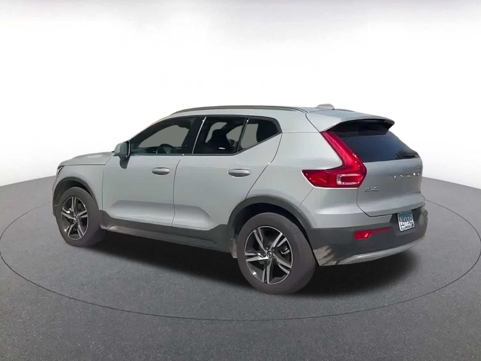 Thumbnail: 2024 Volvo XC40 - 8