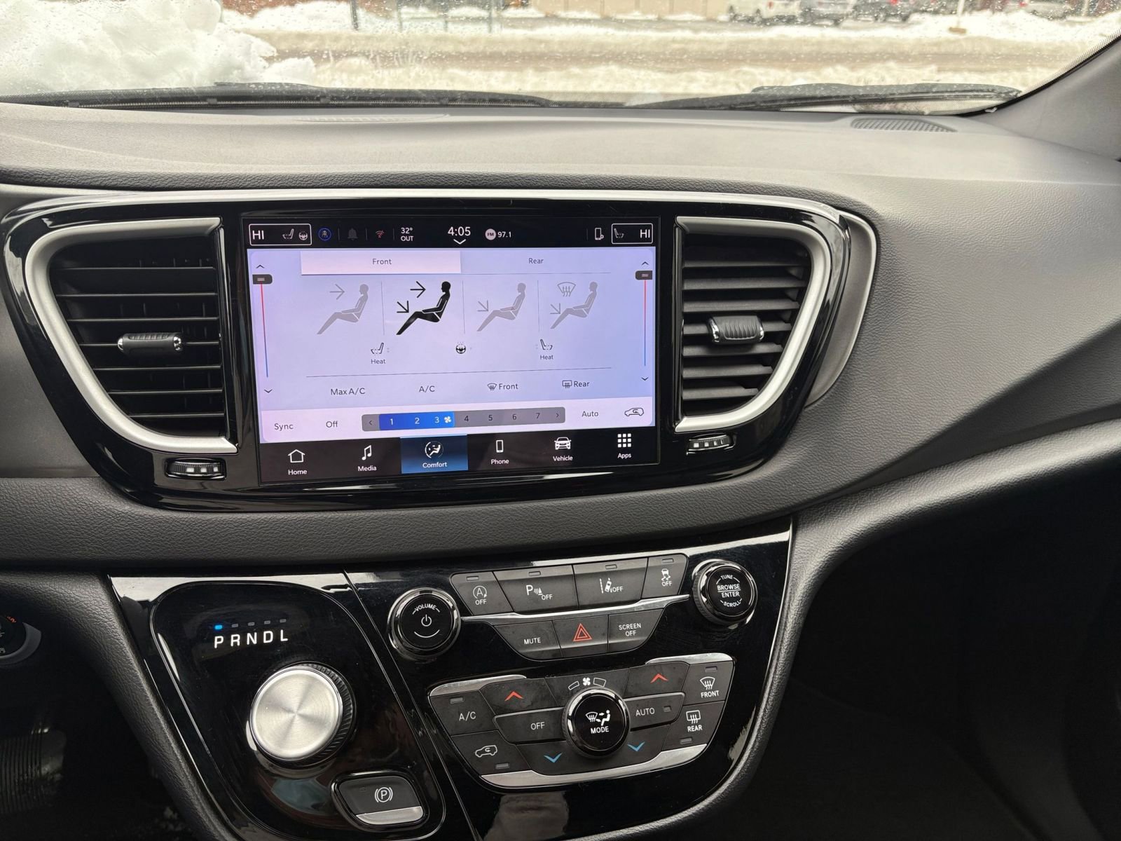 Thumbnail: 2025 Chrysler Pacifica - 18