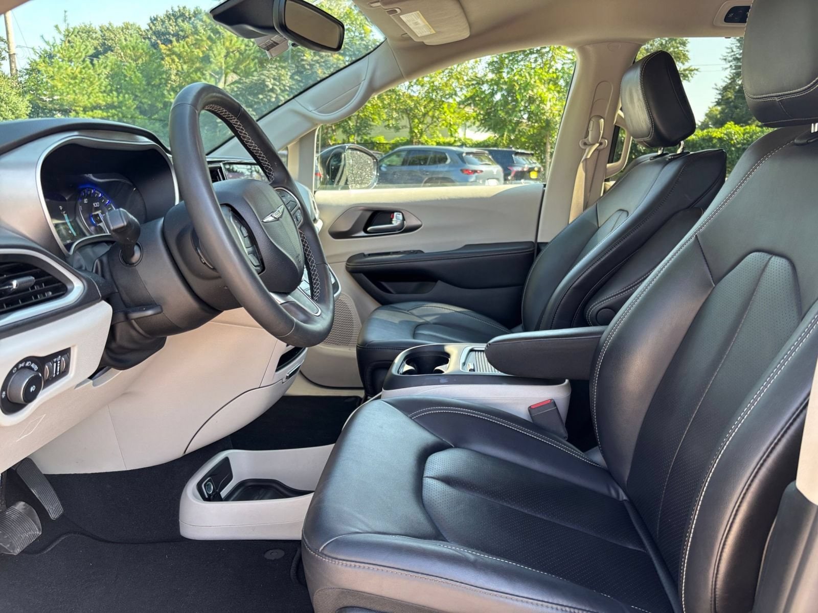 Thumbnail: 2024 Chrysler Pacifica - 27