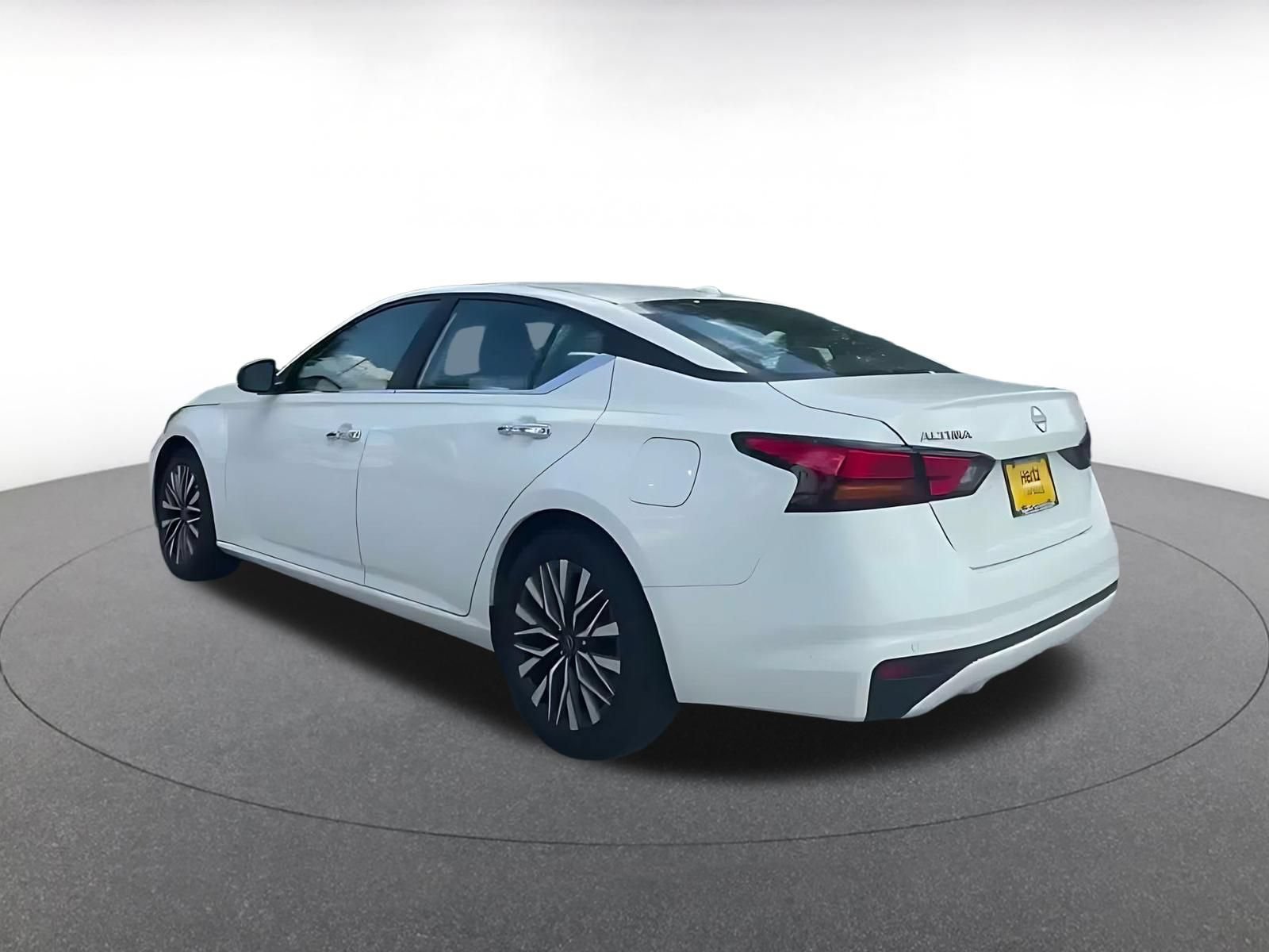 Thumbnail: 2025 Nissan Altima - 9