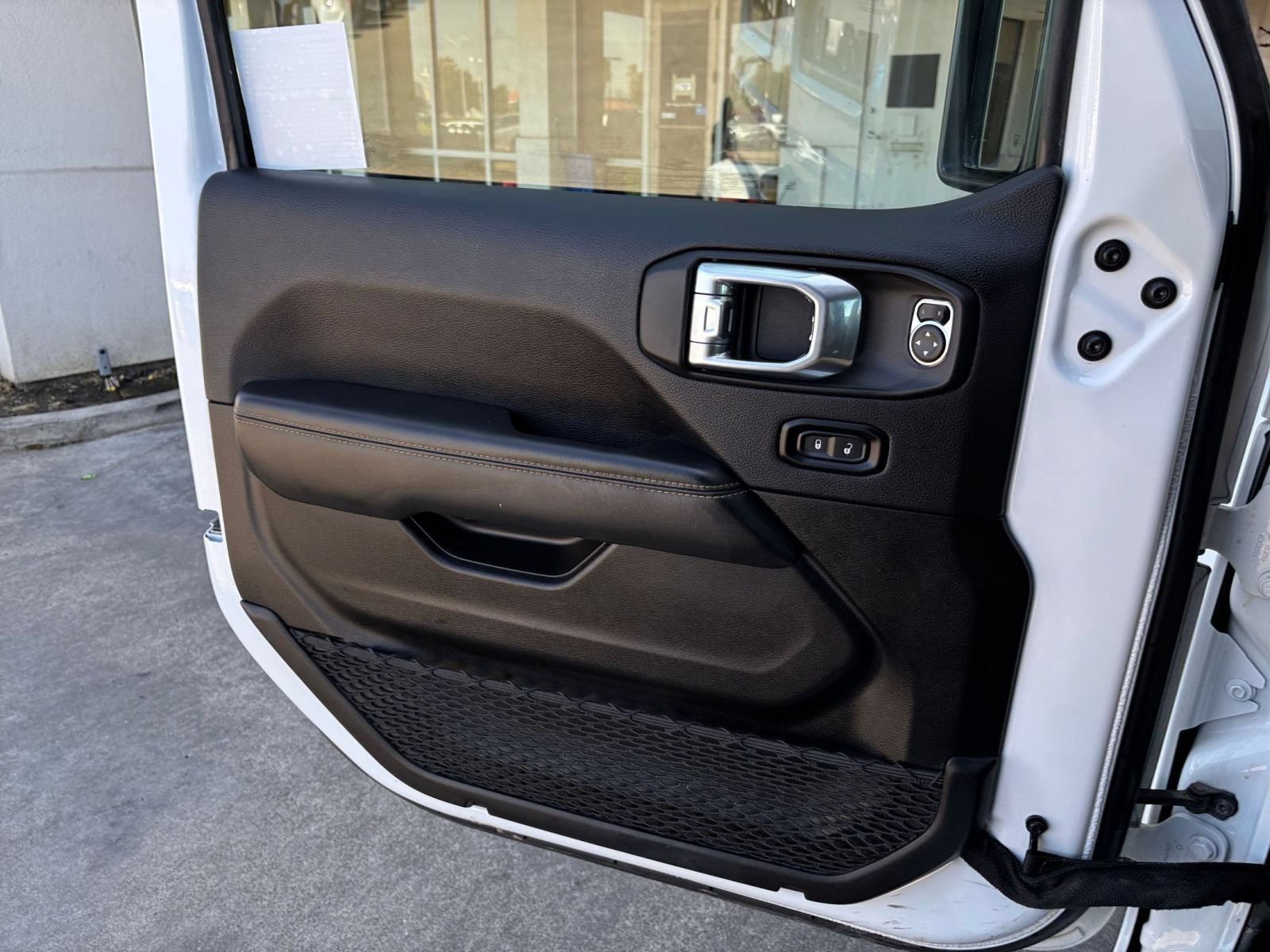 Thumbnail: 2025 Jeep Wrangler - 18
