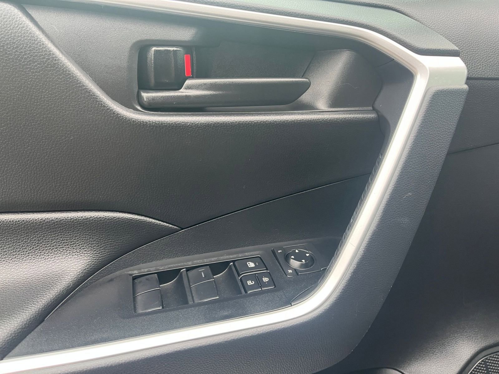 Thumbnail: 2025 Toyota RAV4 - 20