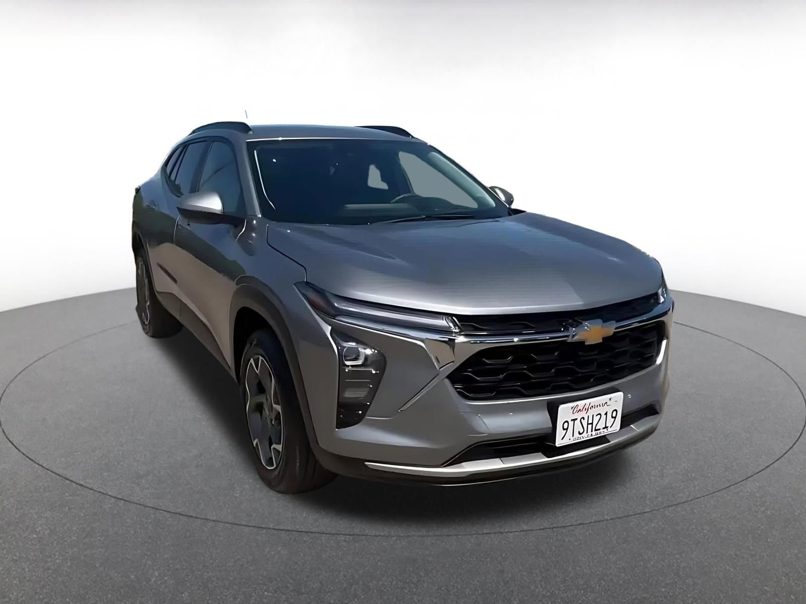 Thumbnail: 2025 Chevrolet Trax - 3