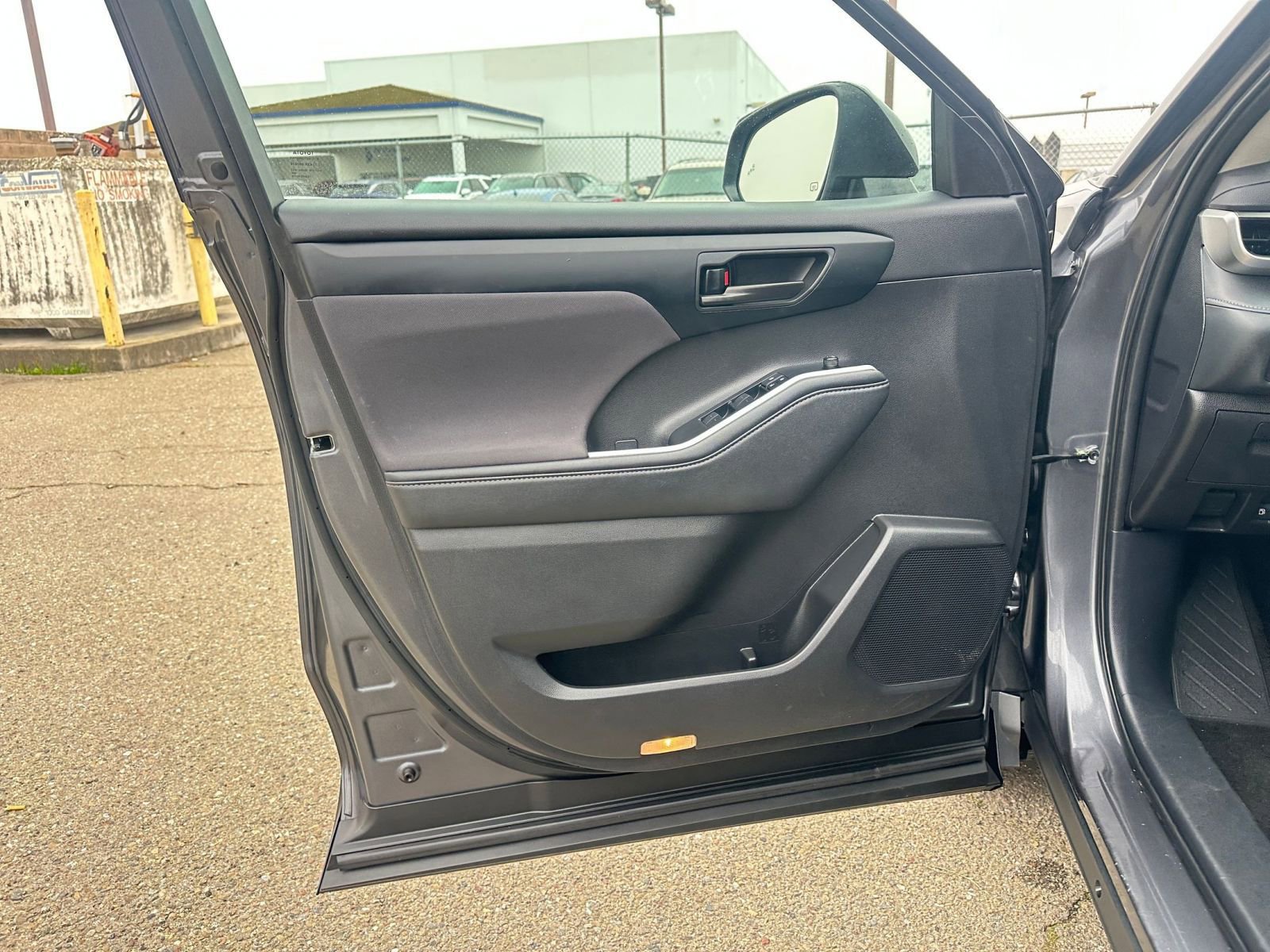 Thumbnail: 2025 Toyota Highlander - 21