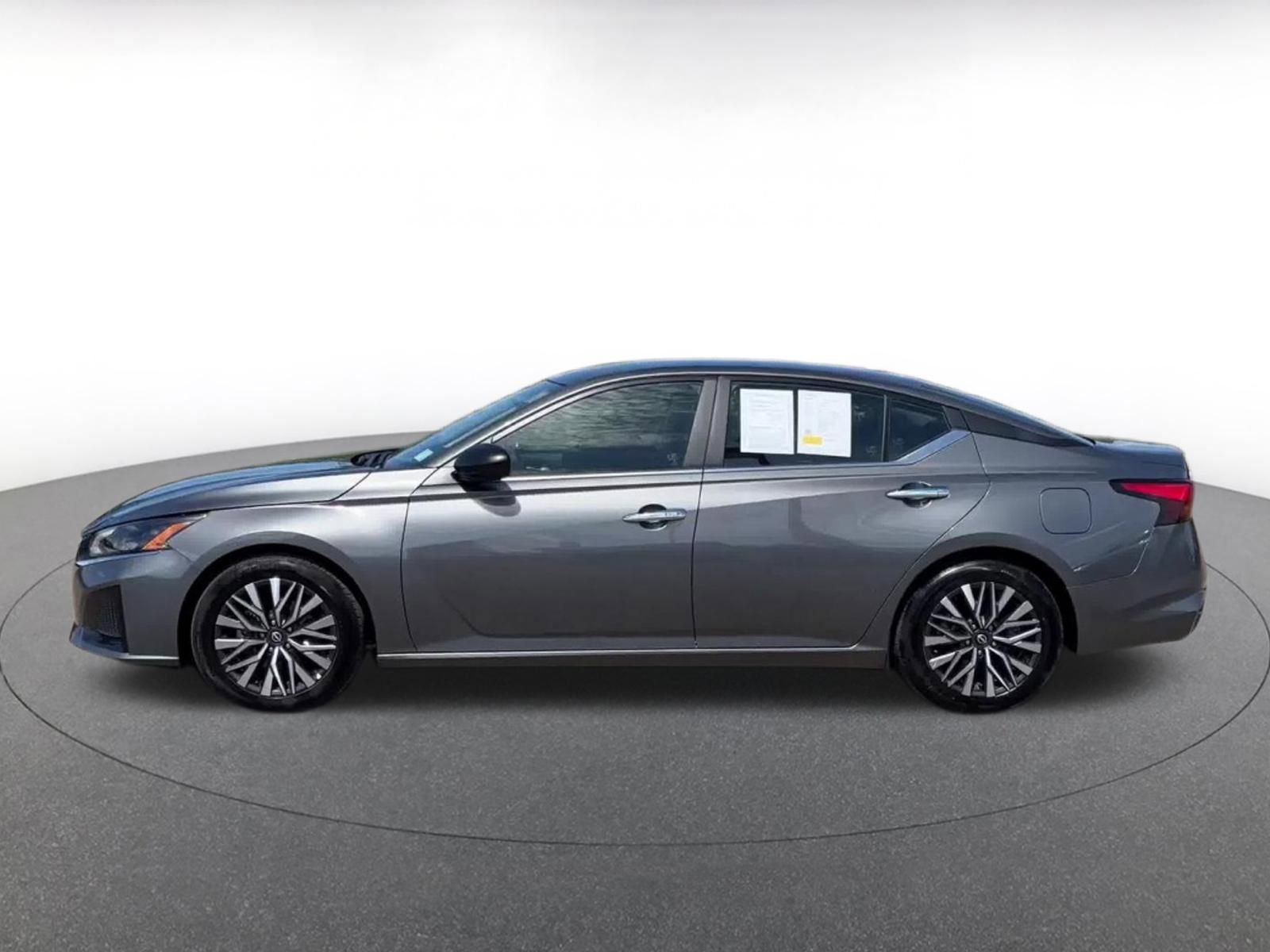 Thumbnail: 2025 Nissan Altima - 9