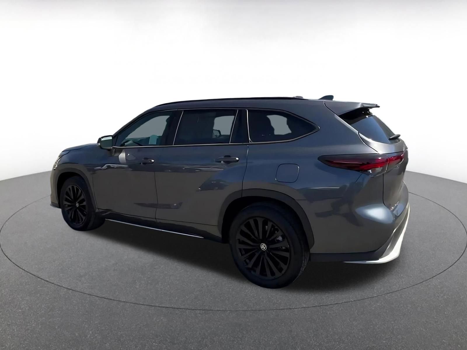 Thumbnail: 2024 Toyota Highlander - 10