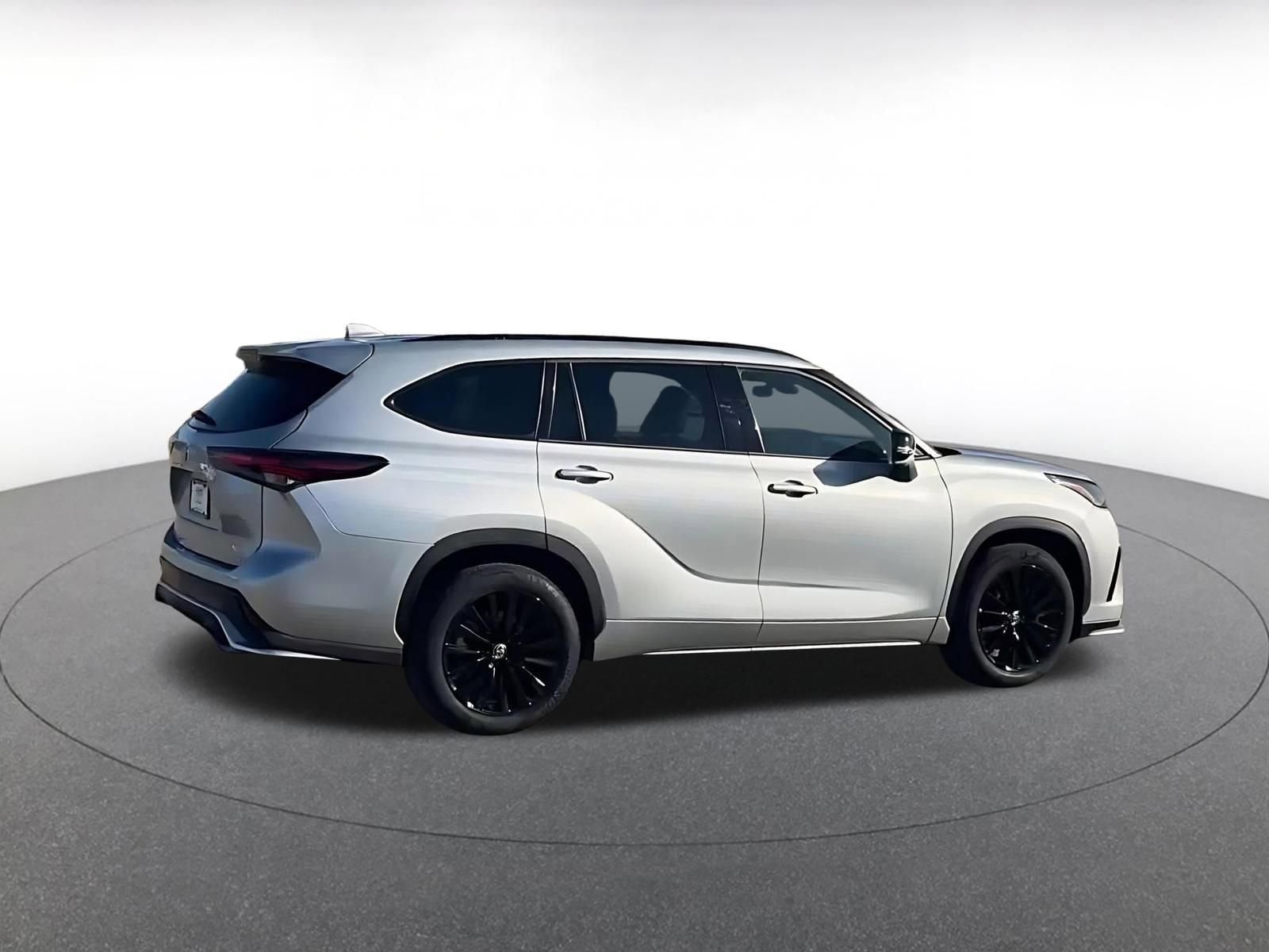 Thumbnail: 2025 Toyota Highlander - 14