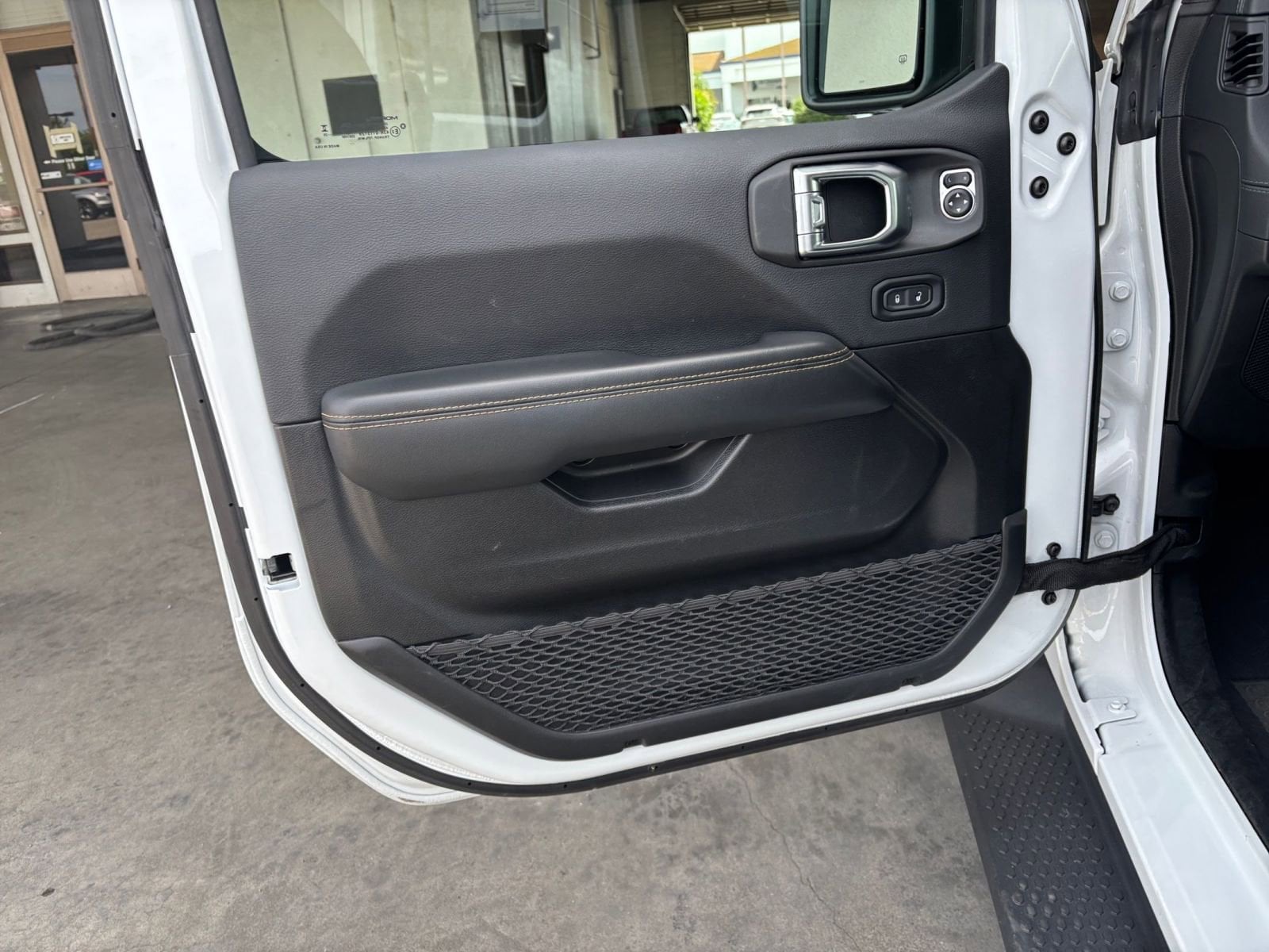 Thumbnail: 2025 Jeep Wrangler - 18