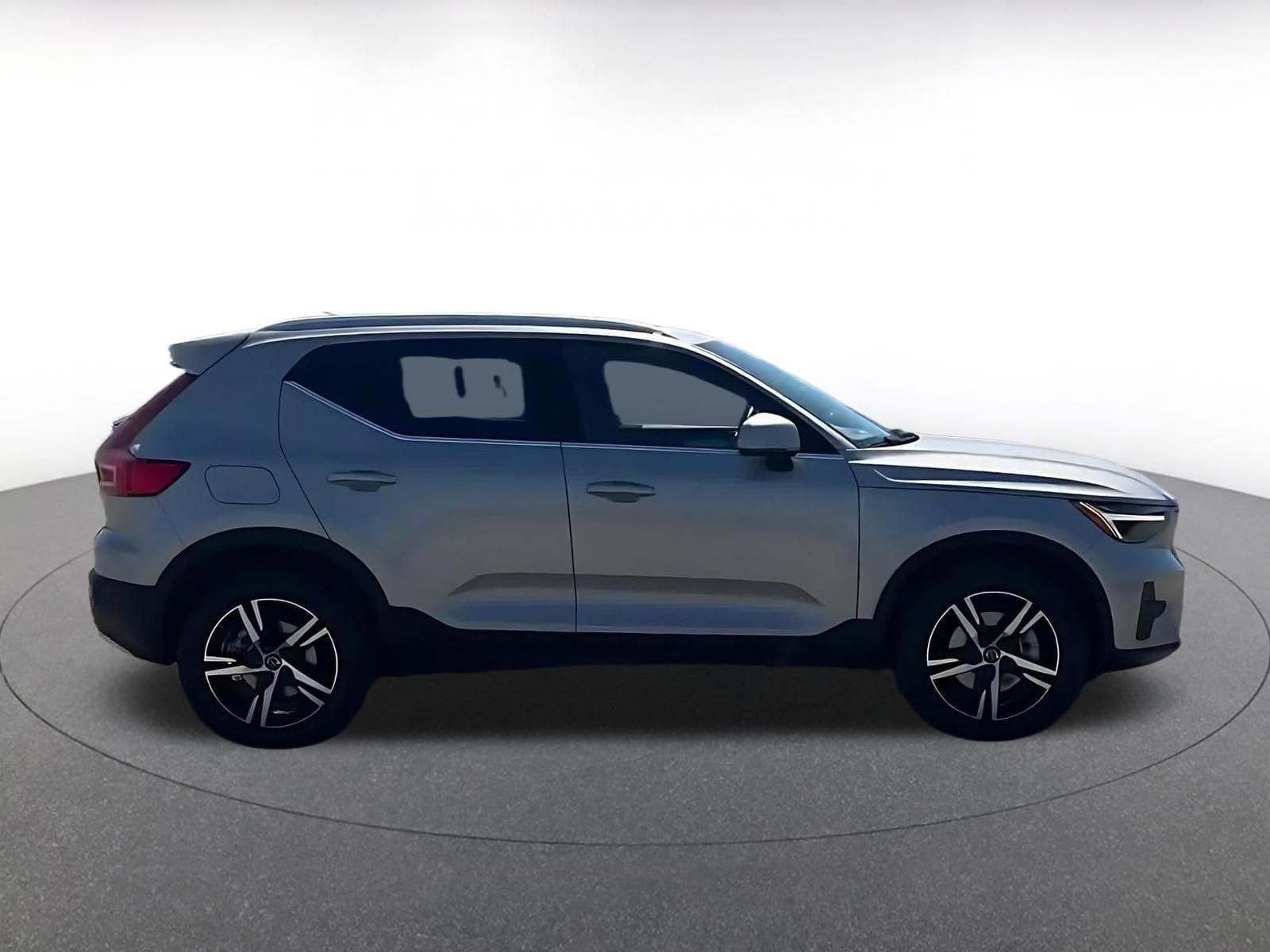 Thumbnail: 2024 Volvo XC40 - 17