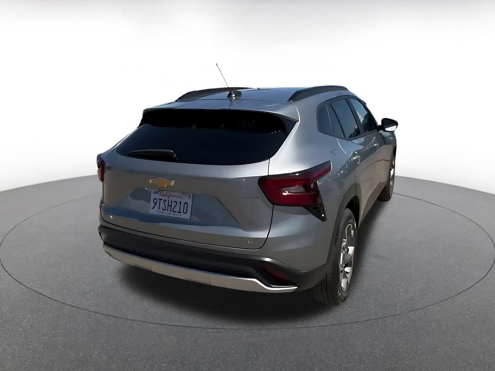 Thumbnail: 2025 Chevrolet Trax - 14