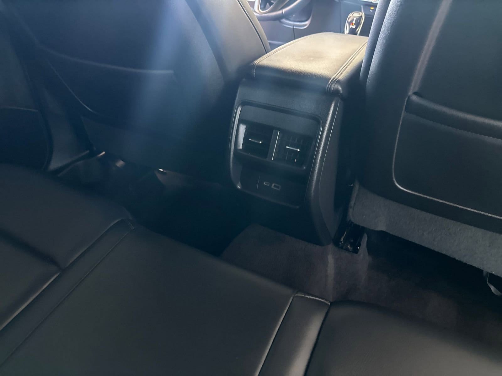 Thumbnail: 2023 Cadillac XT4 - 32