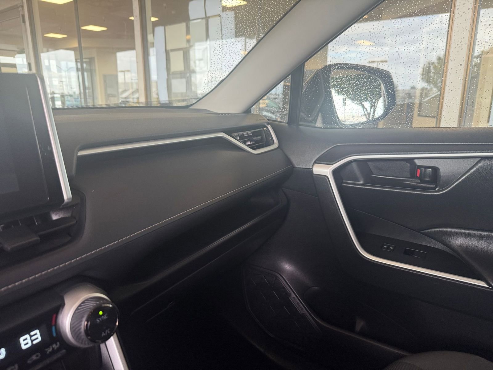 Thumbnail: 2025 Toyota RAV4 - 34