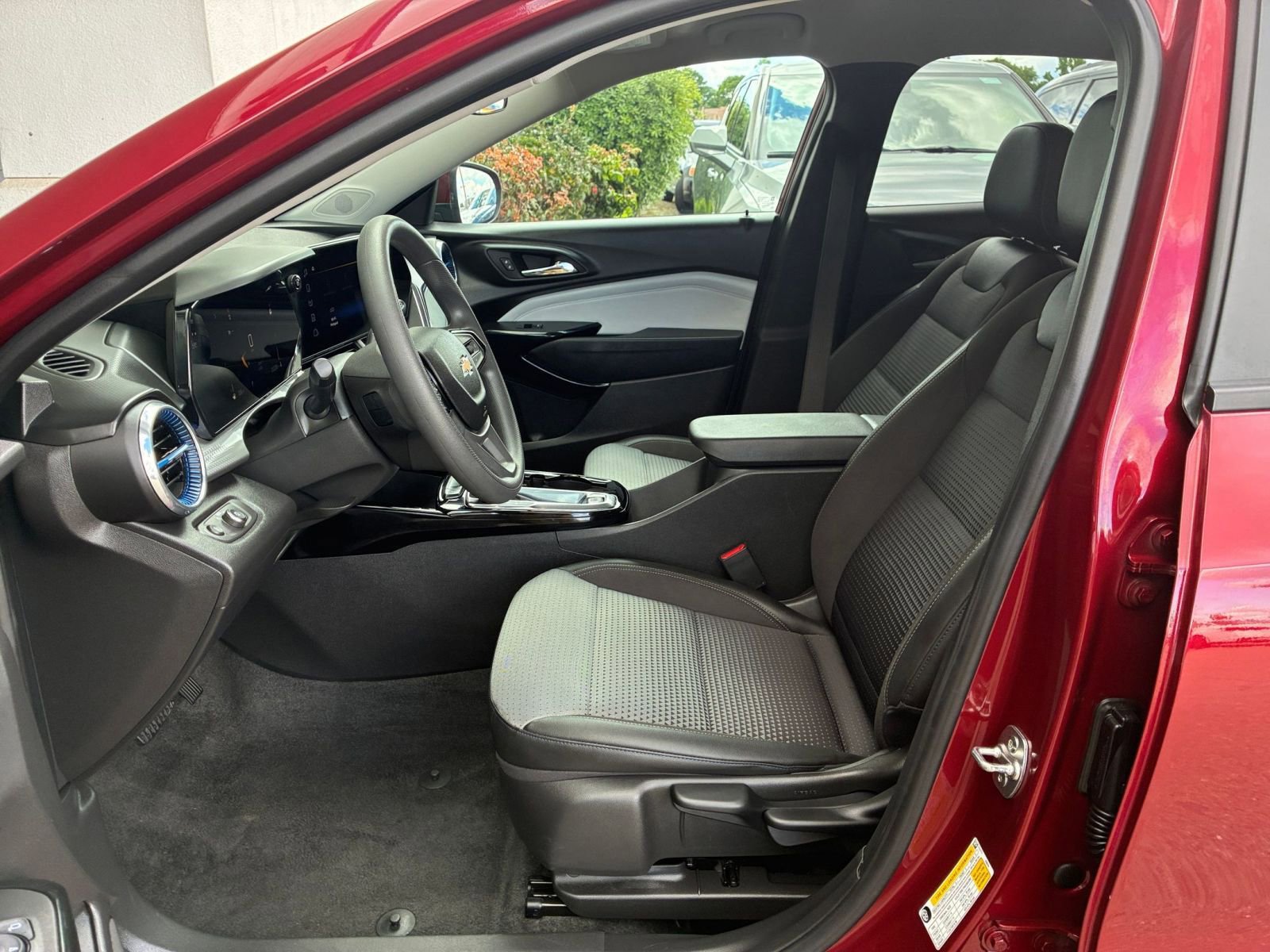 Thumbnail: 2025 Chevrolet Trax - 27