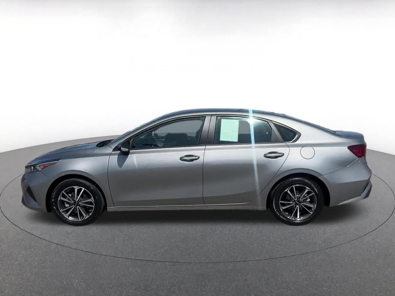 Thumbnail: 2024 Kia Forte - 8
