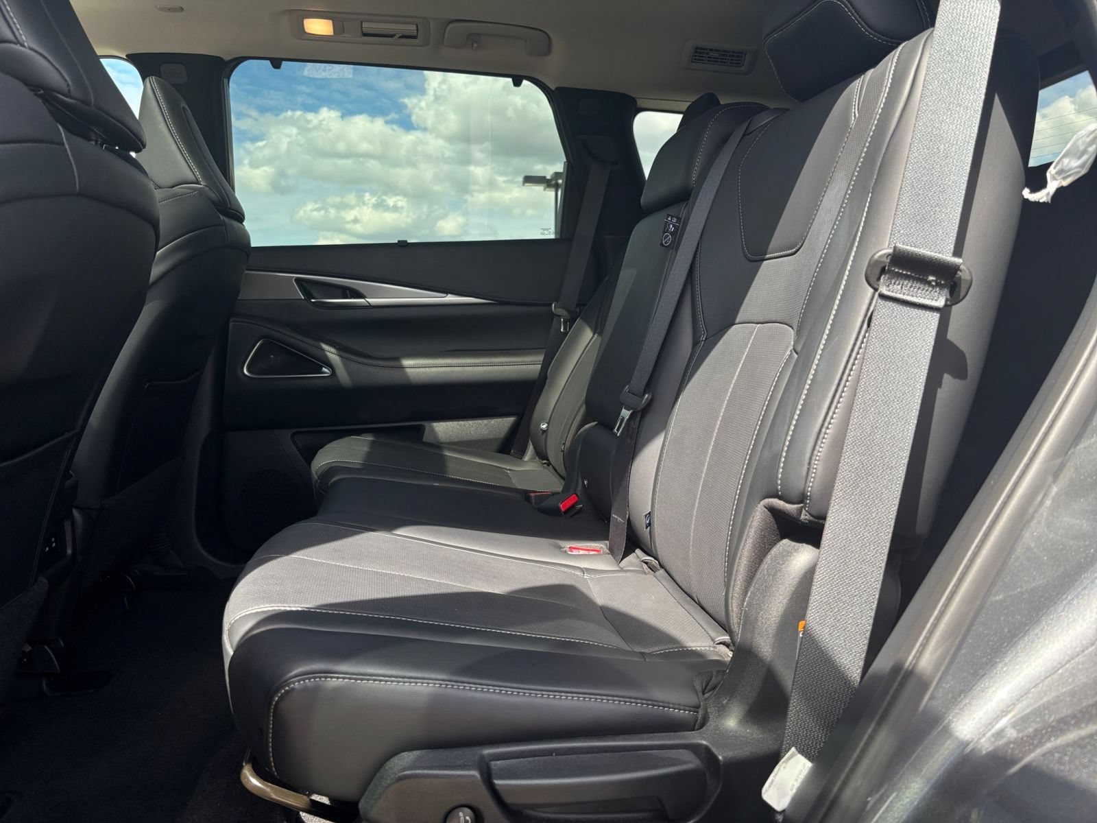 Thumbnail: 2026 INFINITI QX60 - 28