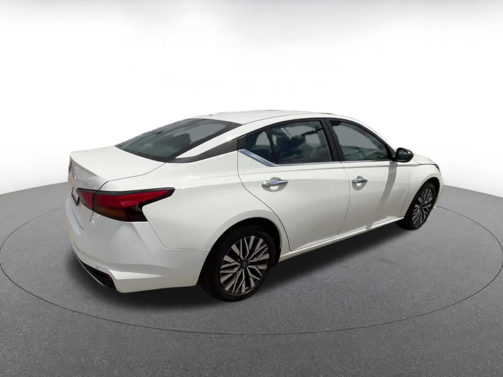 Thumbnail: 2025 Nissan Altima - 14
