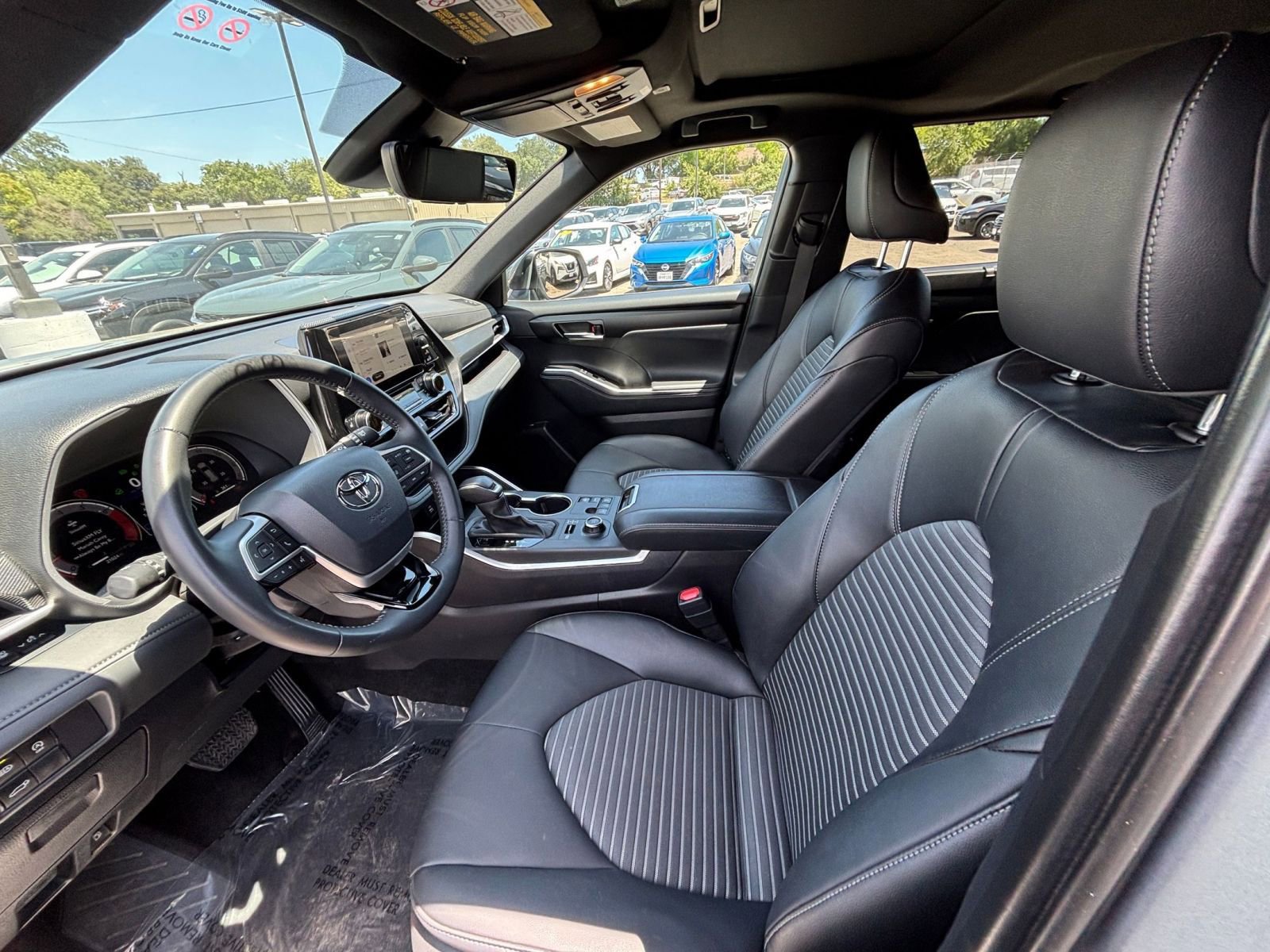 Thumbnail: 2025 Toyota Highlander - 29