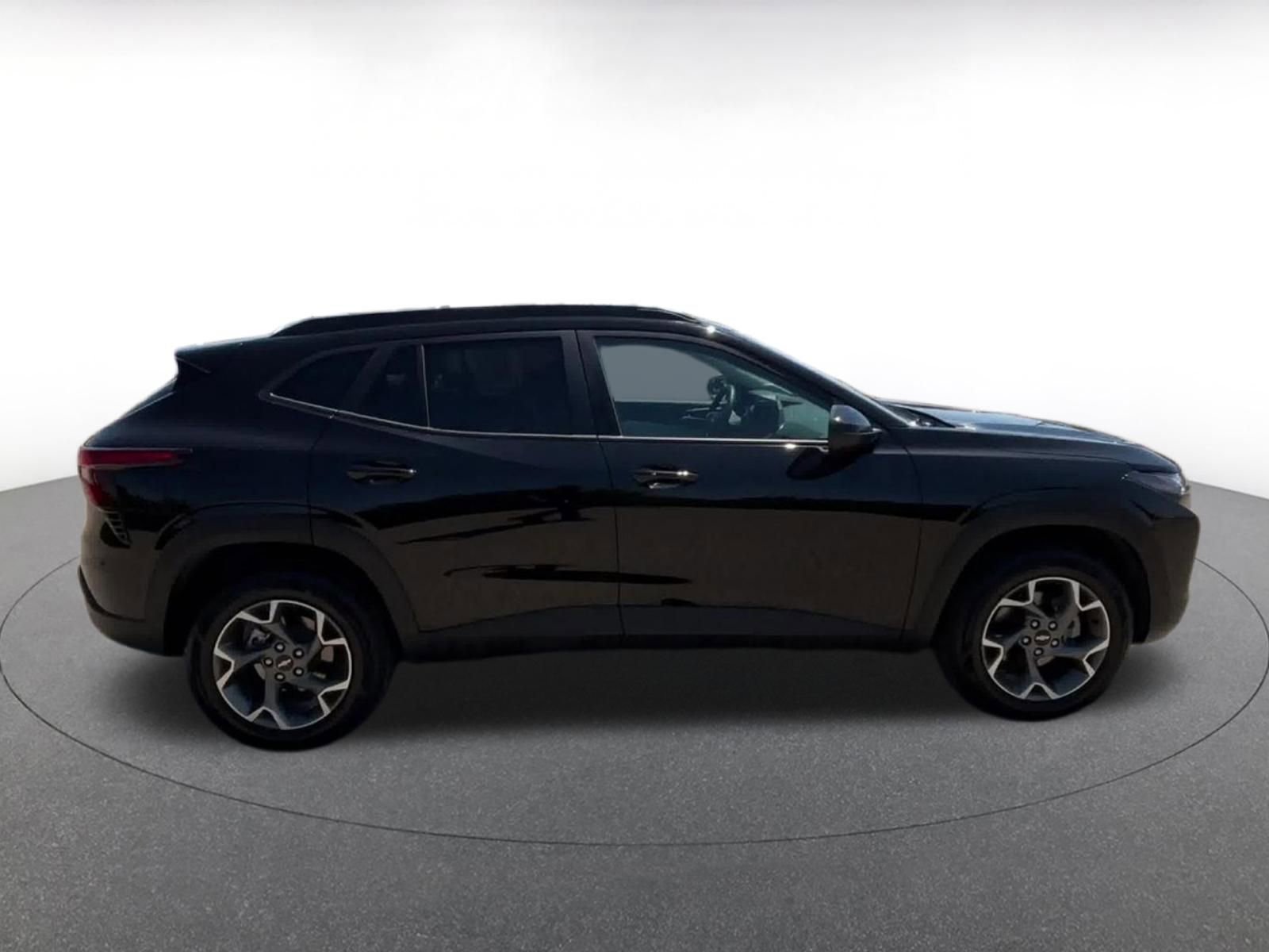 Thumbnail: 2025 Chevrolet Trax - 16