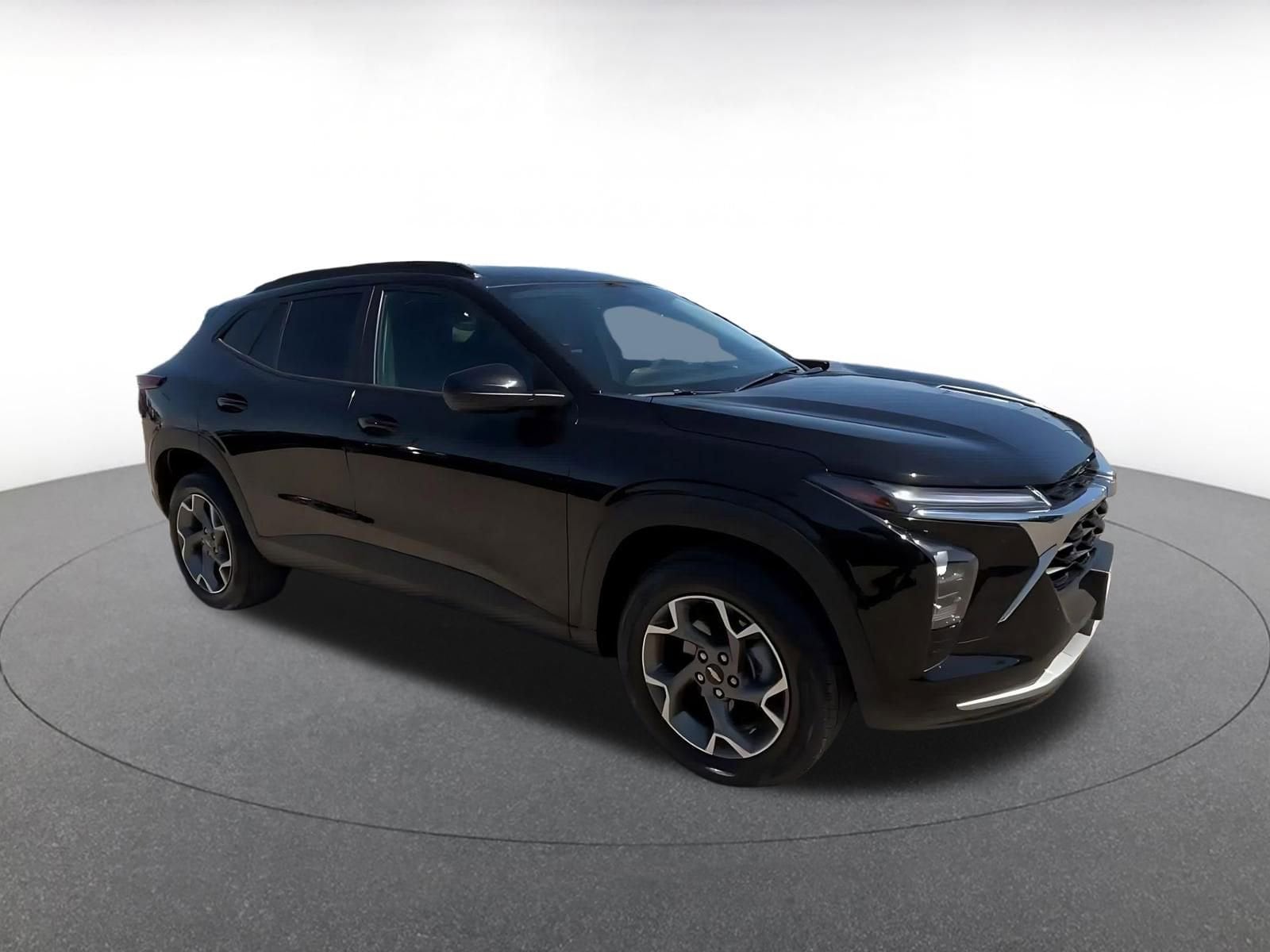 Thumbnail: 2025 Chevrolet Trax - 2