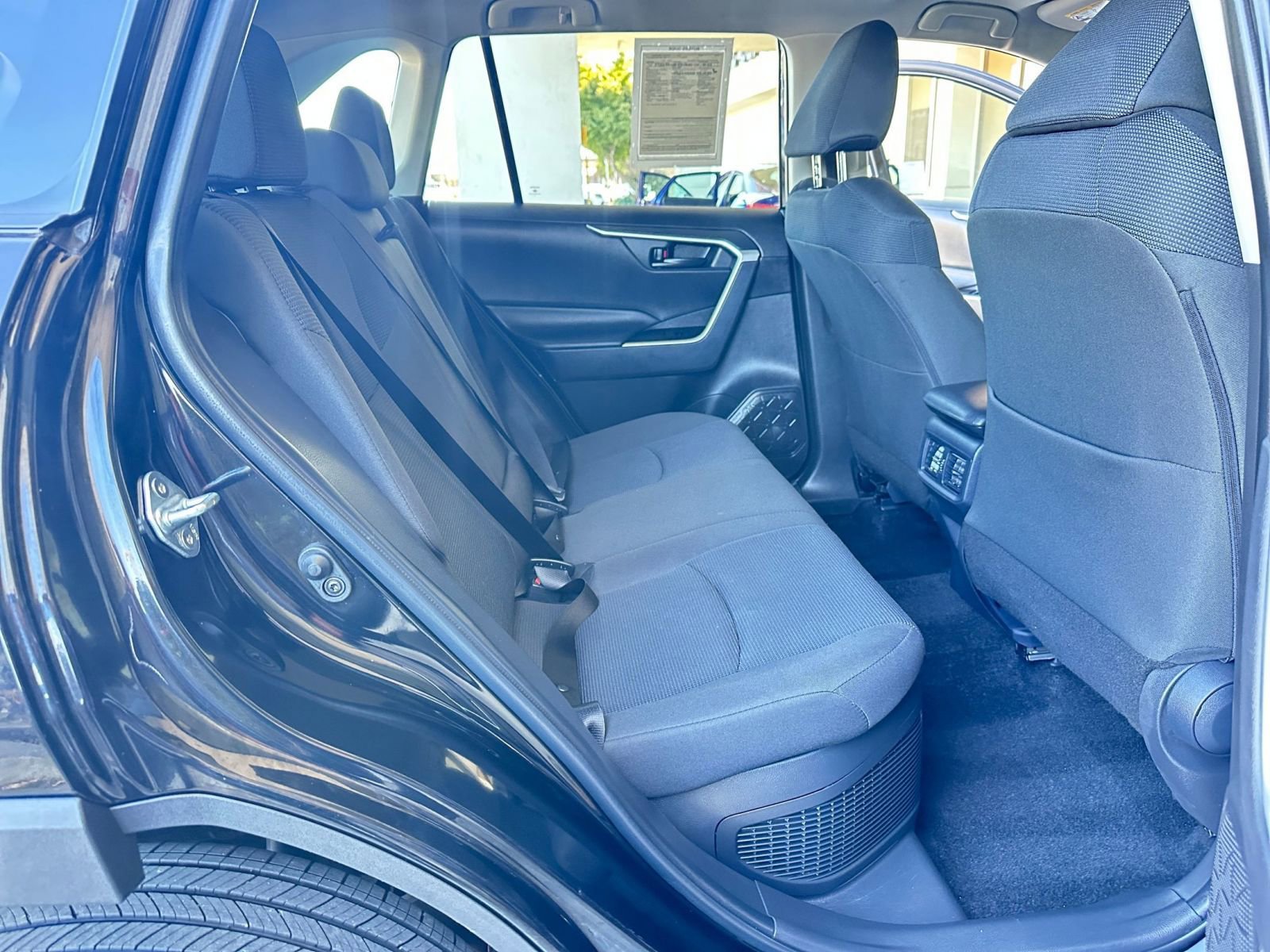 Thumbnail: 2025 Toyota RAV4 - 25