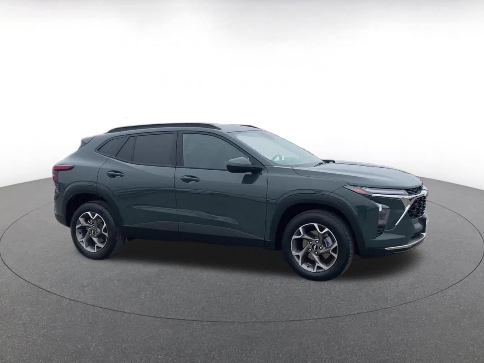 Thumbnail: 2025 Chevrolet Trax - 2