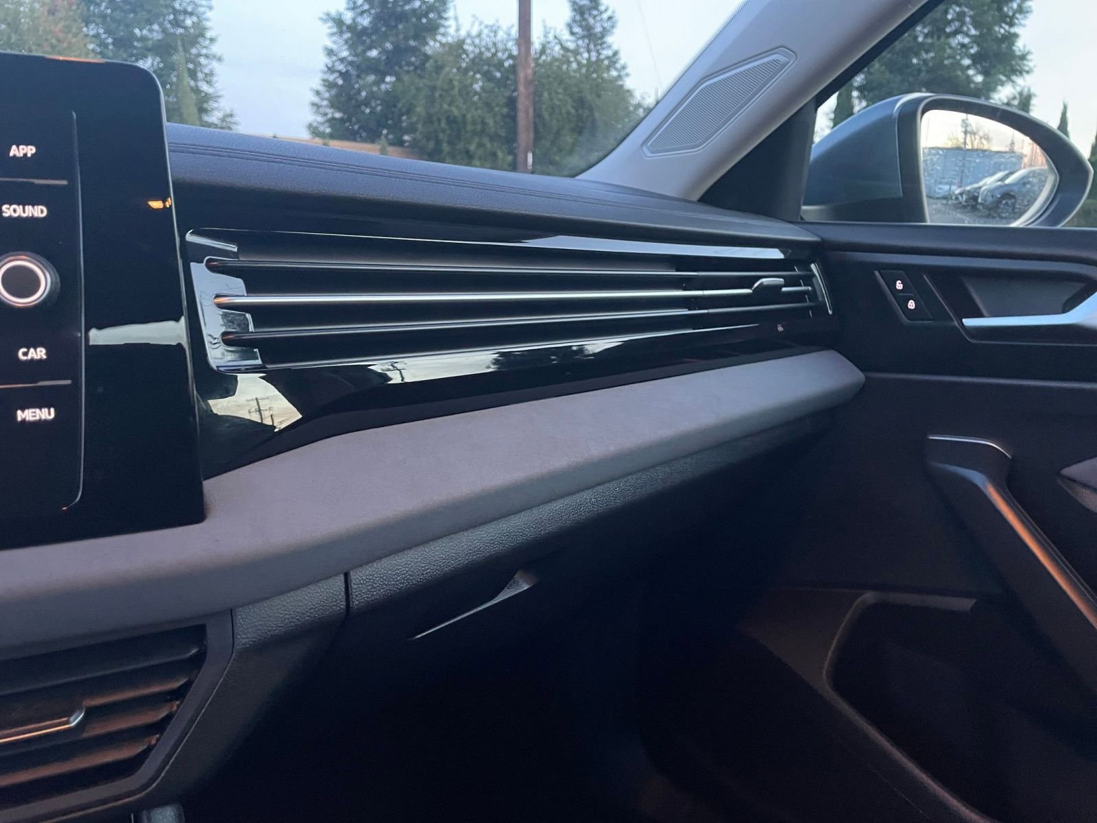 Thumbnail: 2025 Volkswagen Jetta - 35